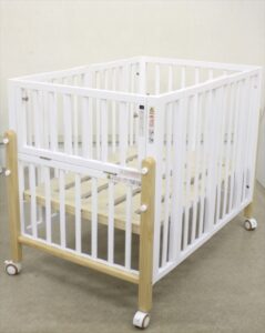 木製ベビーベッドのレンタル