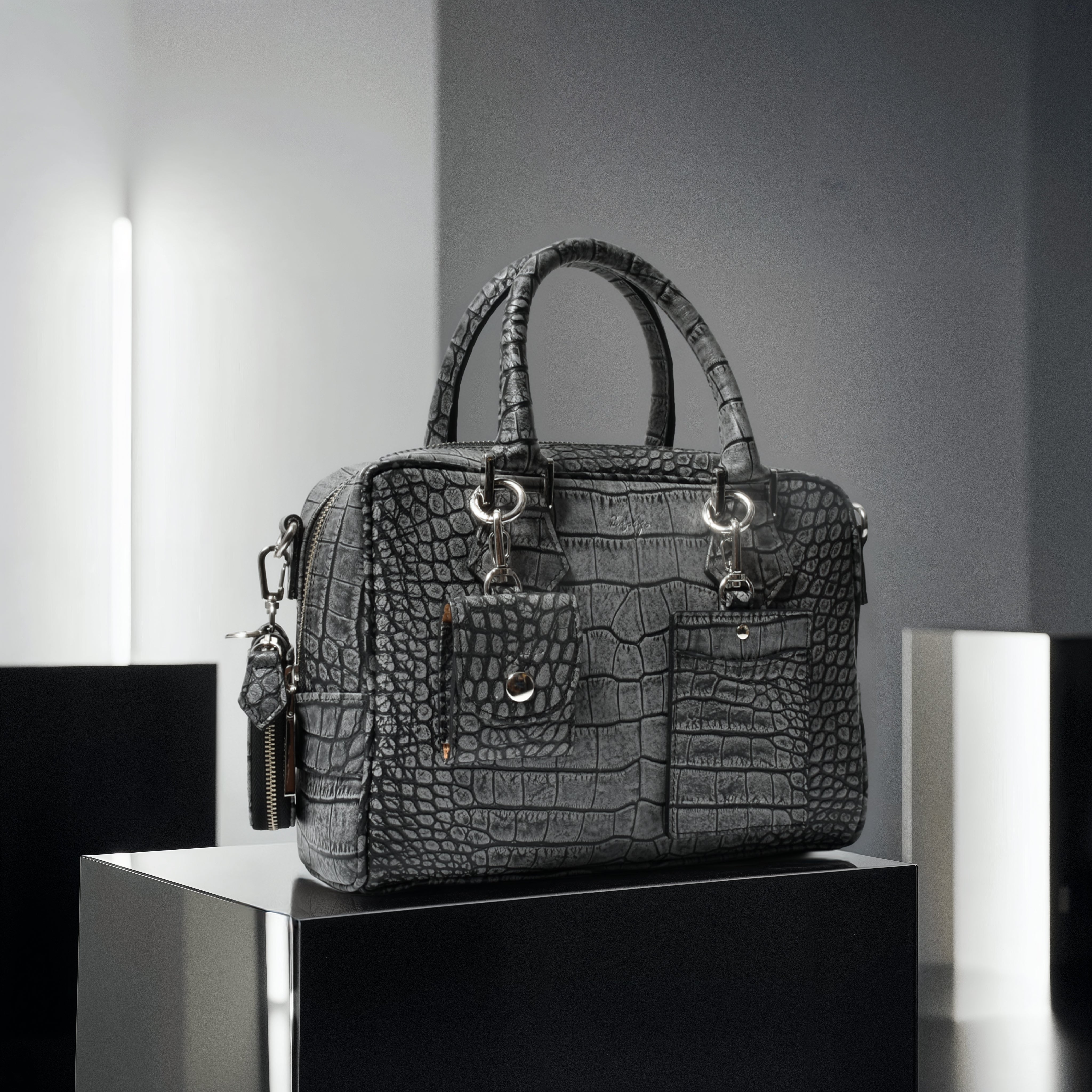 ブリーフケース｜BajoLugo（バジョルゴ）｜レザースニーカー、バッグ