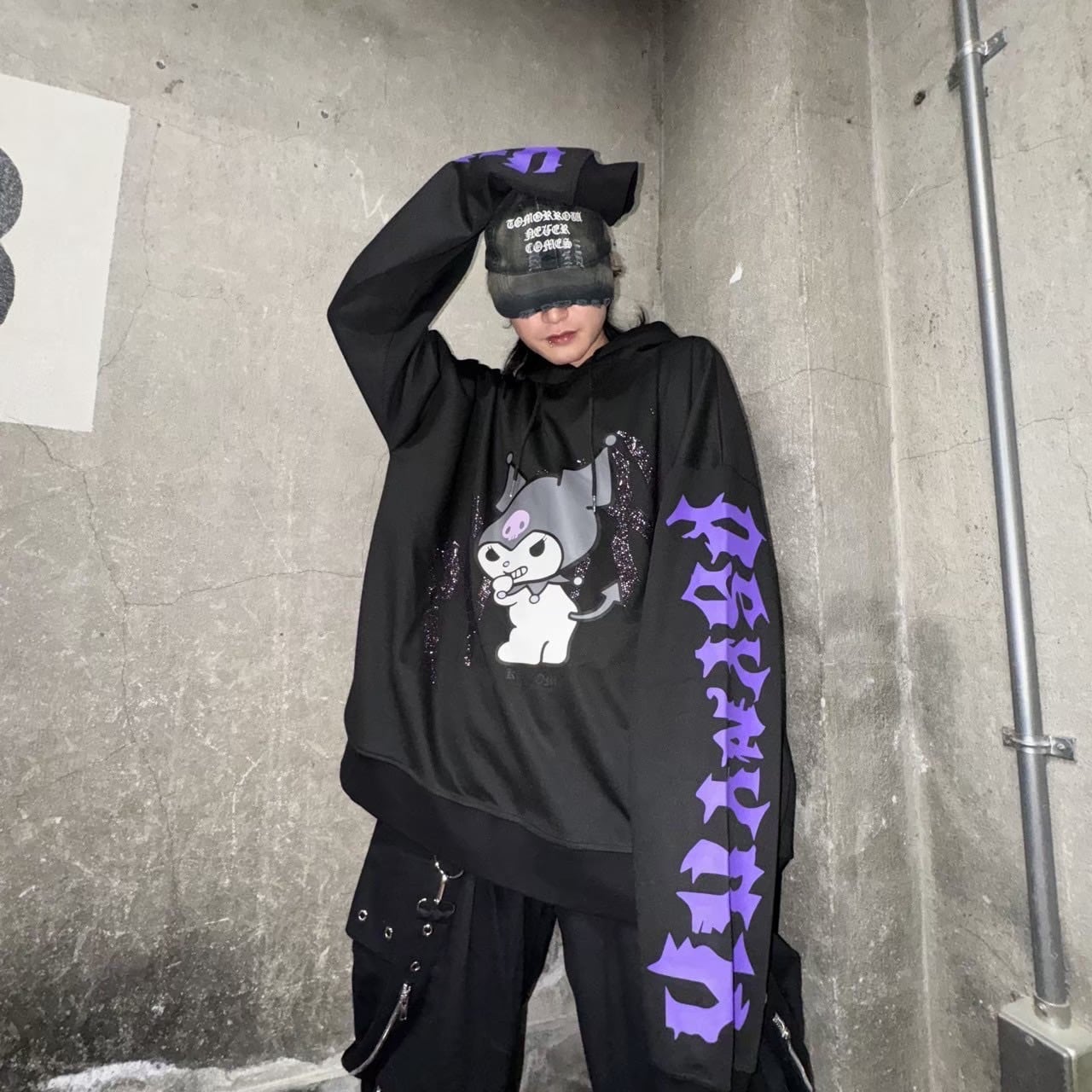 クロミちゃんコラボから新しくプルオーバータイプのパーカーが登場