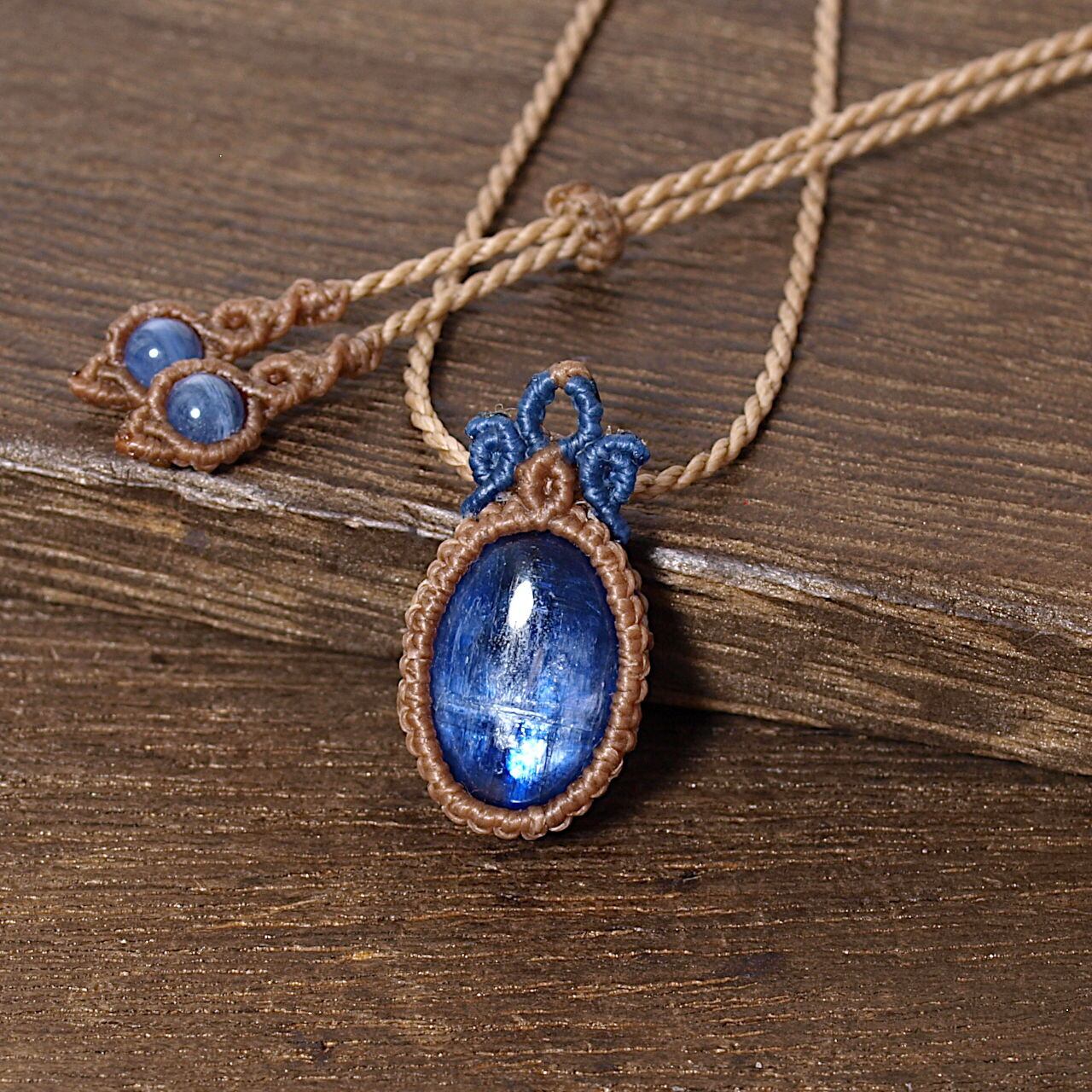 一点物】カイヤナイトのオーバルルースを包んだマクラメネックレスNo.5