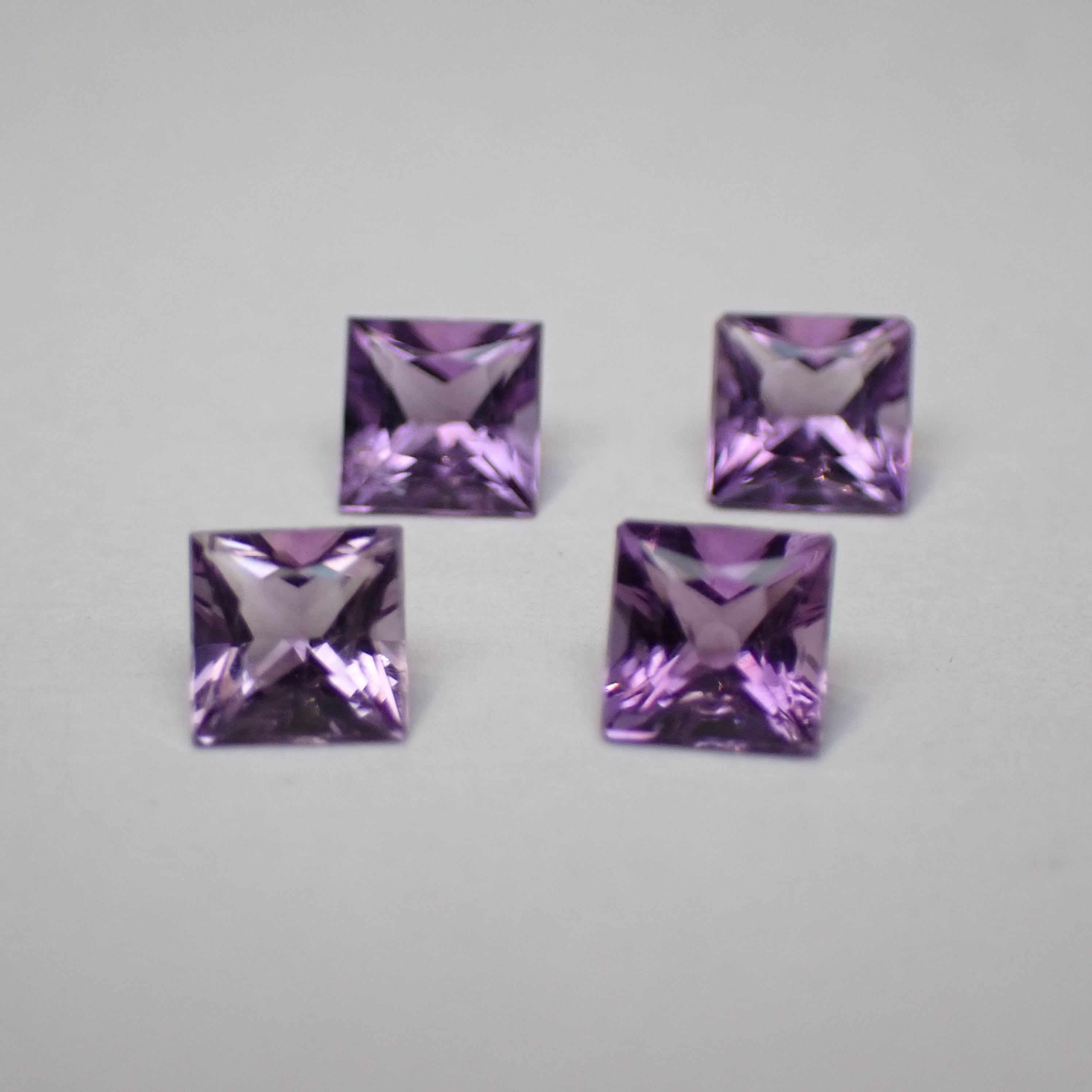 ボリビア産アメジスト プリンセスカットルース 0.25ct前後 4mm前後