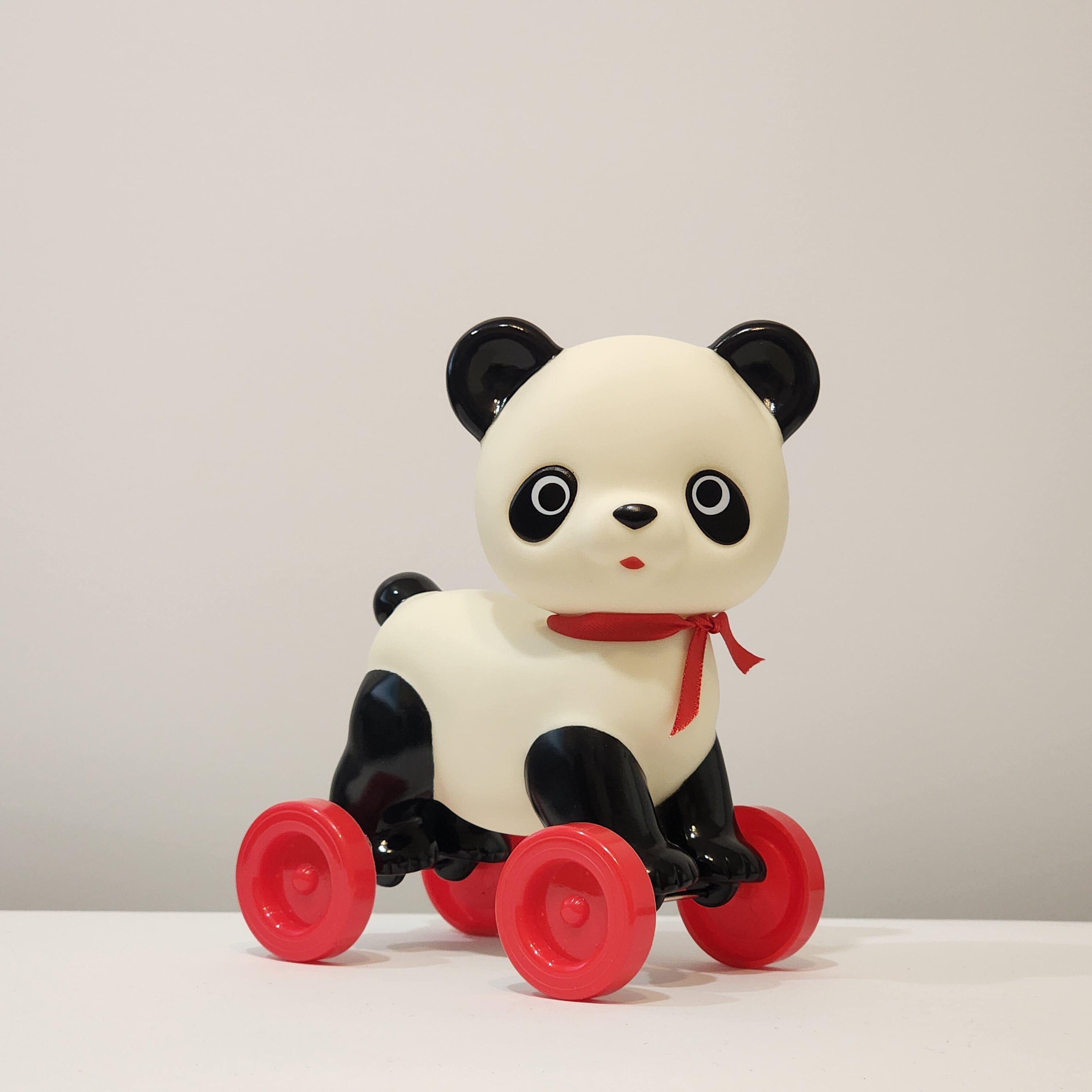 KODAMA TOY | 復刻『車輪付きせっちゃんパンダ』 ソフビ | Flune