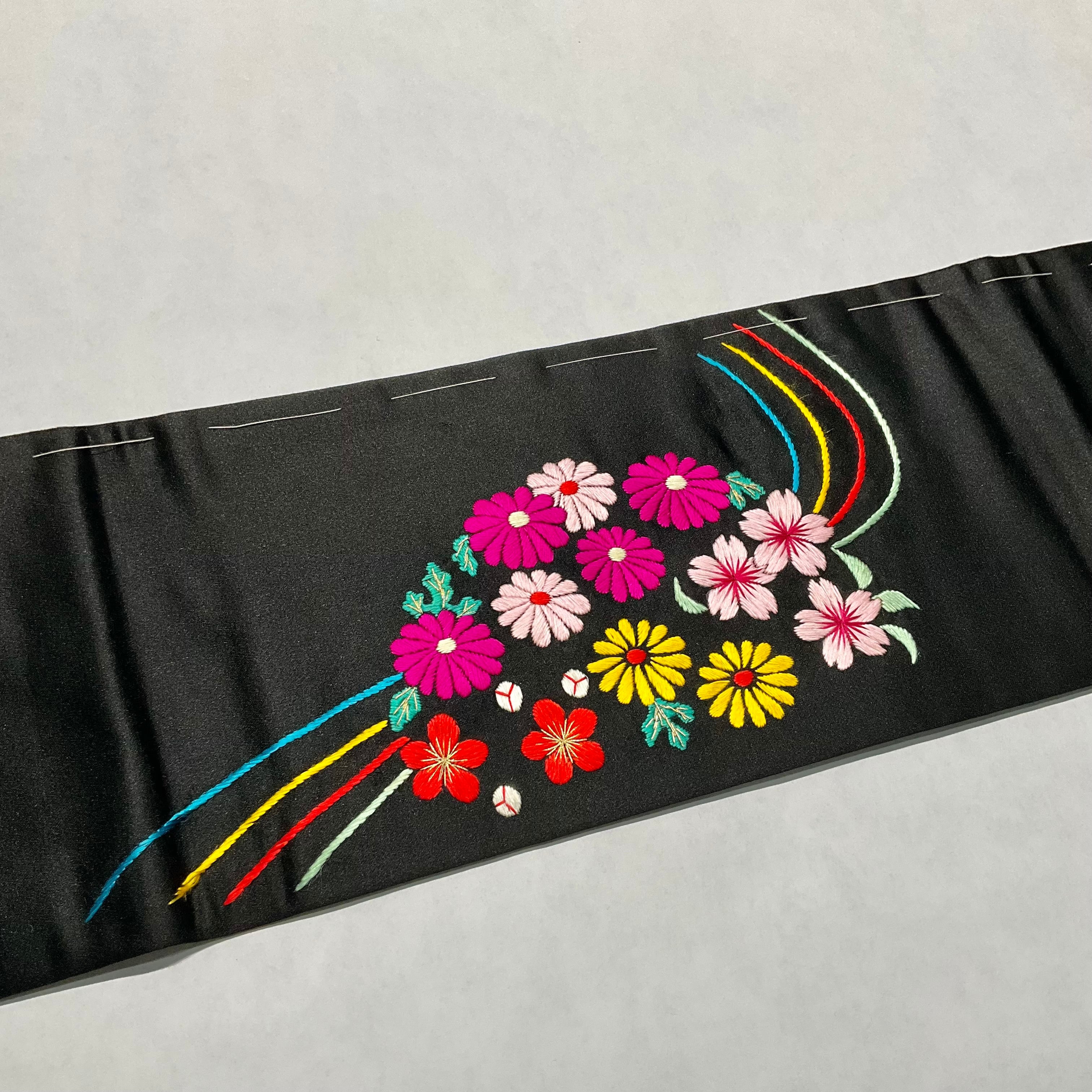 花薬玉＊刺繍 花 牡丹 桜 梅 菊 黒地 繻子 長め！アンティーク名古屋帯
