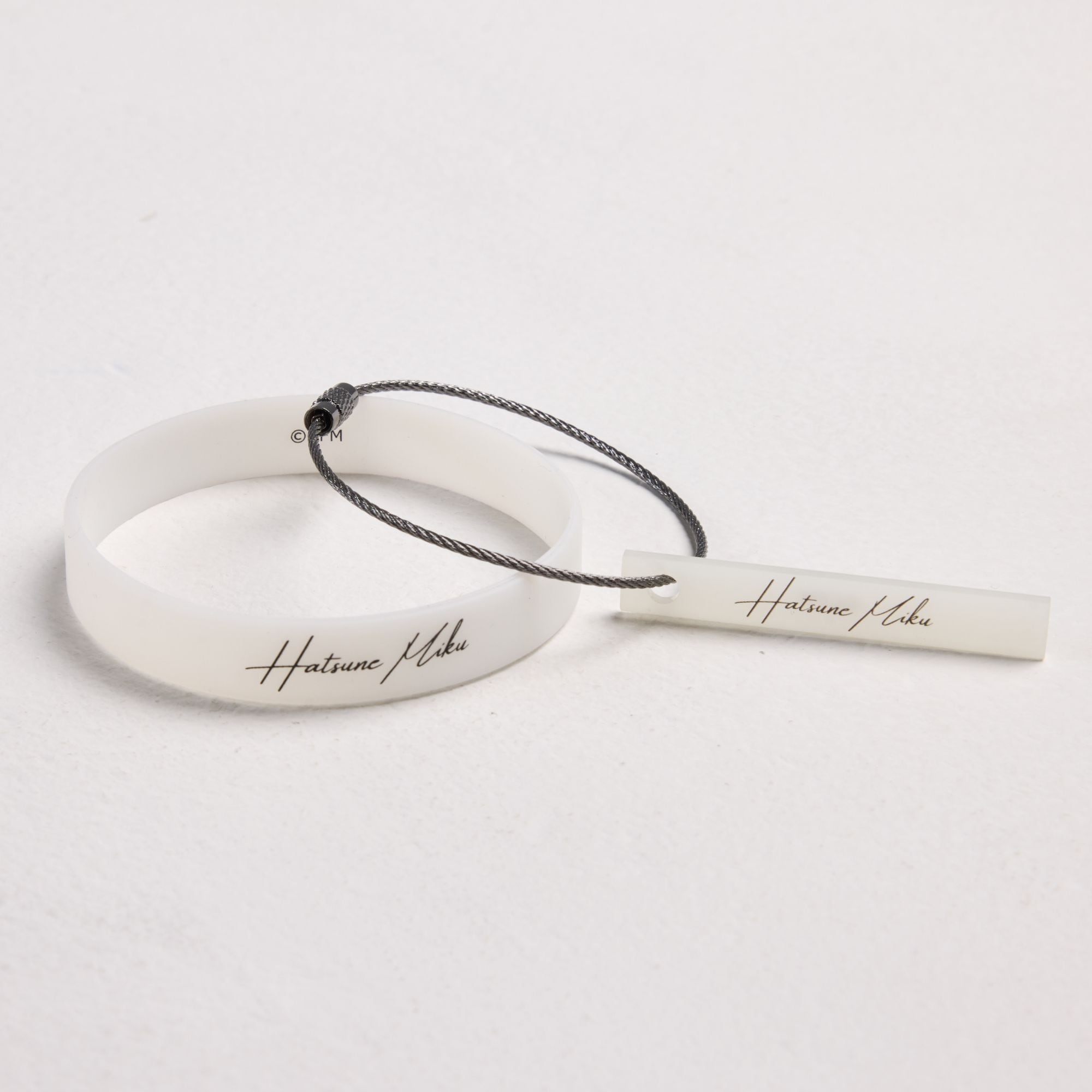 初音ミク 蓄光ラバーバンド＋蓄光キーホルダー | echo