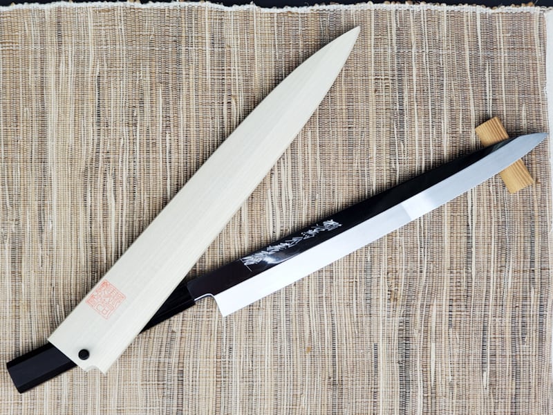 郷右馬允義弘 水焼本焼 柳刃300mm 鏡面波浮かし仕様 黒檀八角柄/朴鞘