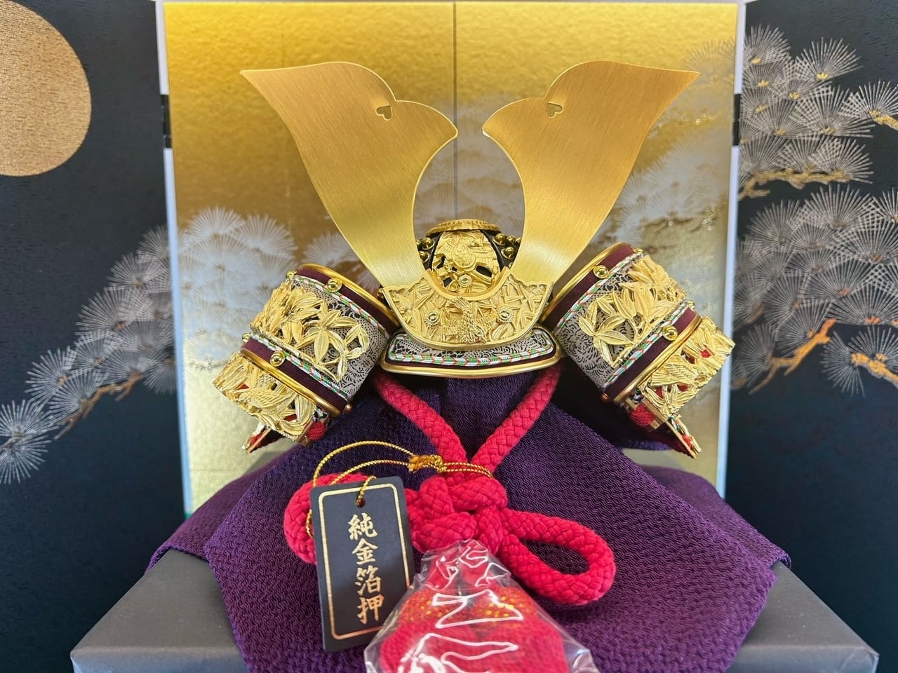 特別限定品 五月人形 8号 純金箔押し 竹雀 兜 合わせ鉢 5月4曲屏風