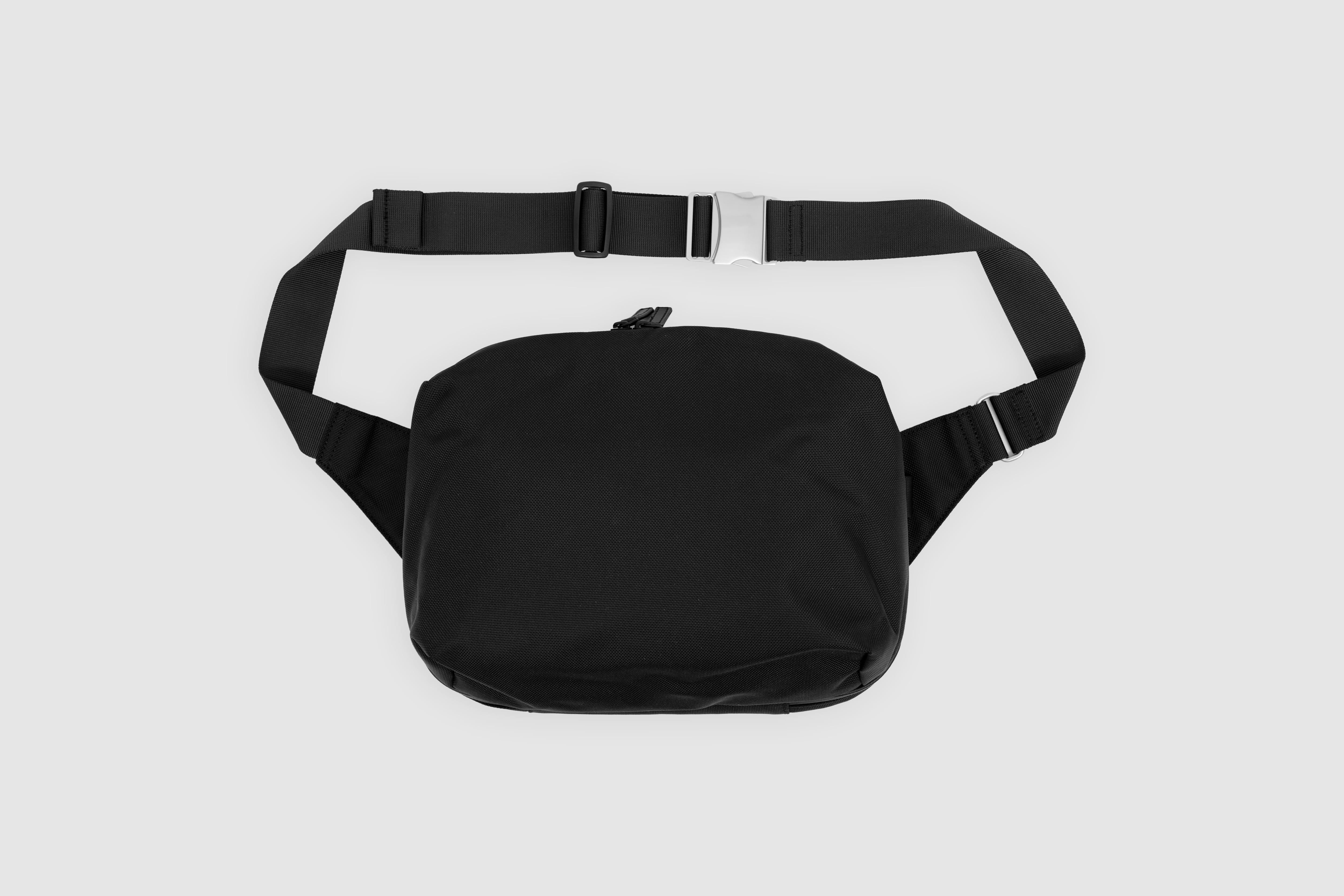 iPadユーザーのためのボディバッグ「HALFDAY PACK ver.2」 | drip公式