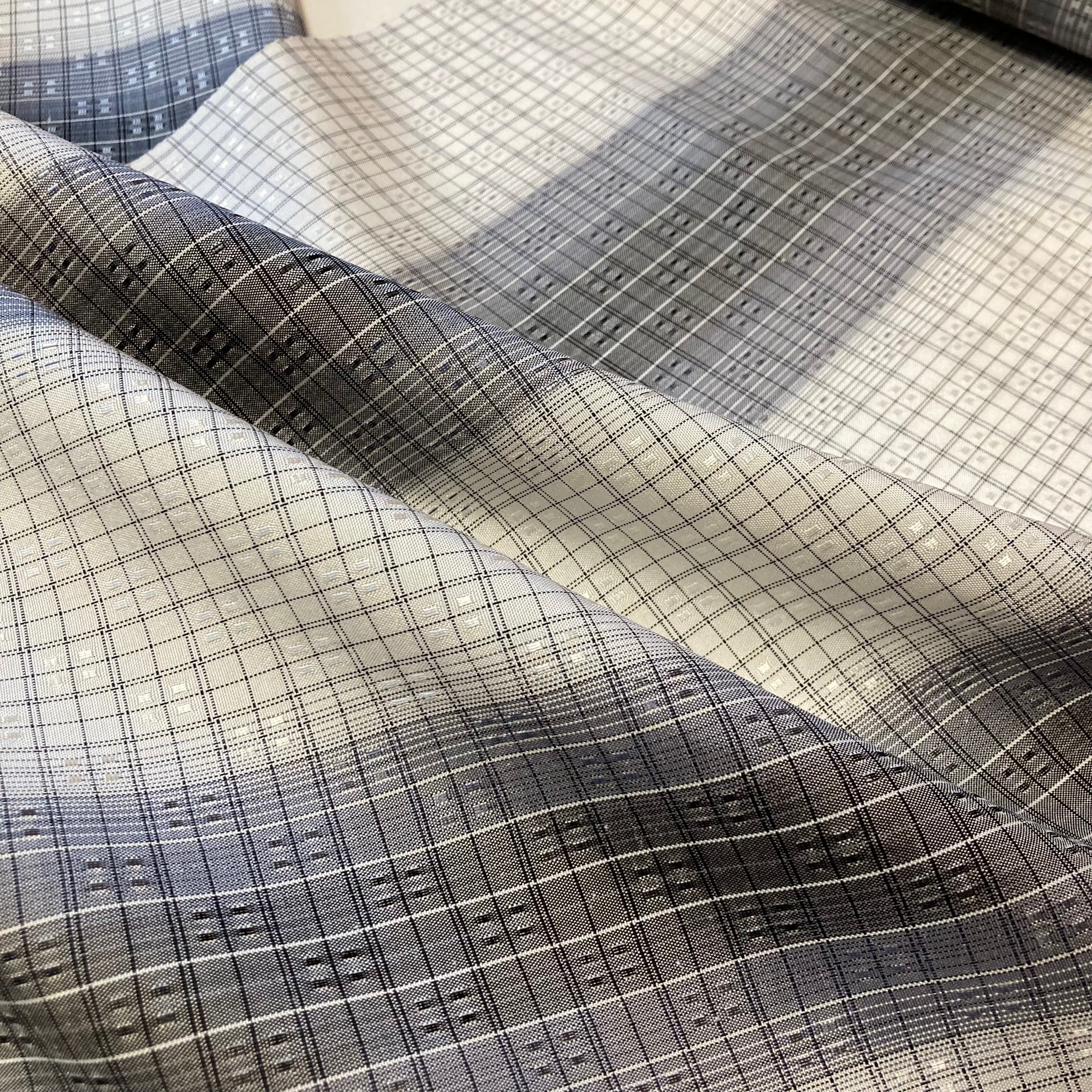 正絹　三代目市三郎　紬　反物　未使用品 新品> 反物 正絹 三代目市三郎 雅生紬曾 紬 花格子 （着尺）/ 送料無料