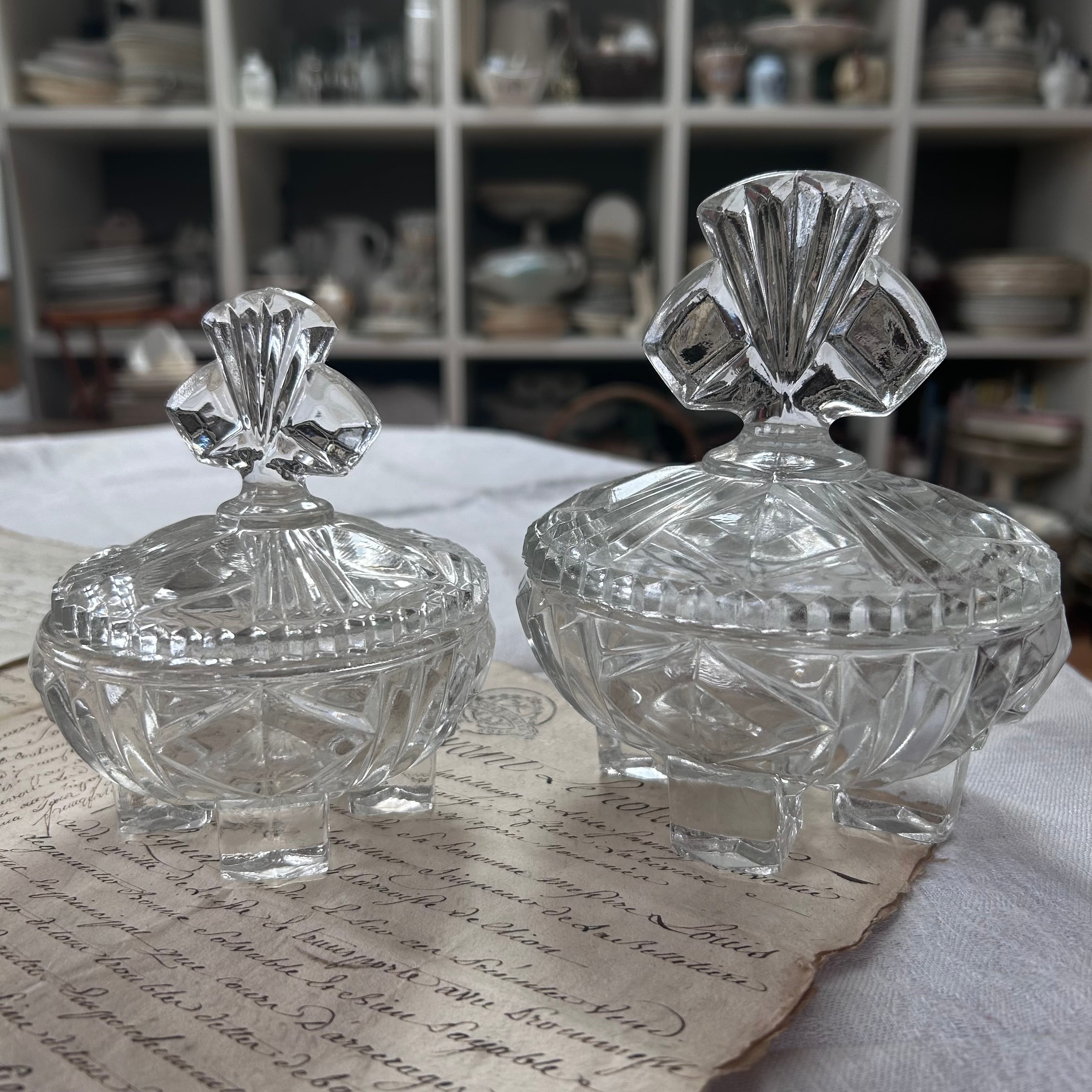 フランス アンティーク／ヴィンテージ】ガラス製ポンボニエール