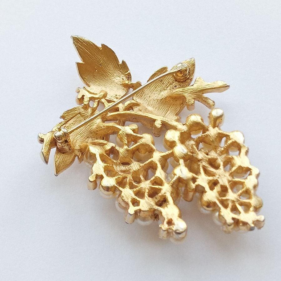 lotuscloud 2528⭐️TRIFARI トリファリヴィンテージブローチ