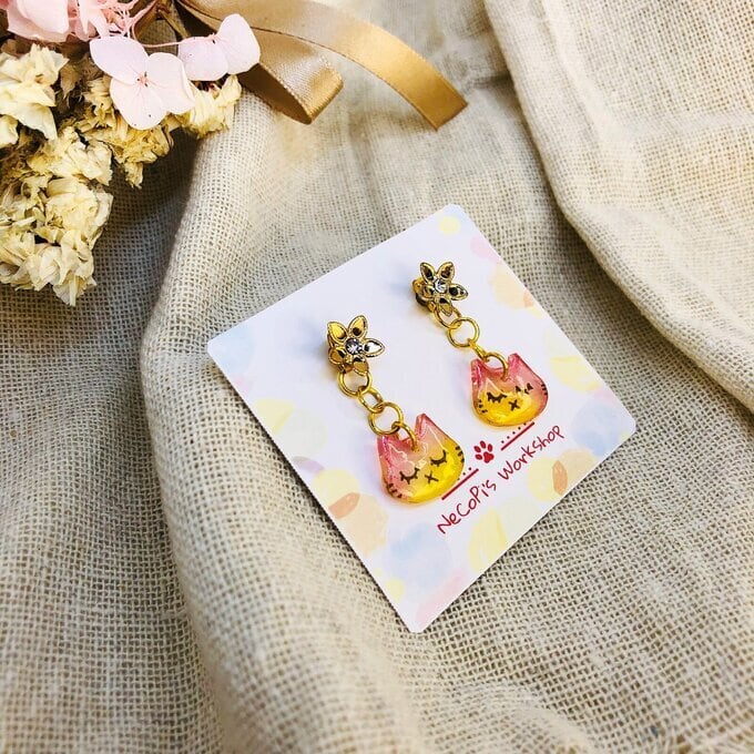 猫アクセサリー すやすや猫ちゃん プラバン レジン 猫 スタッドピアス