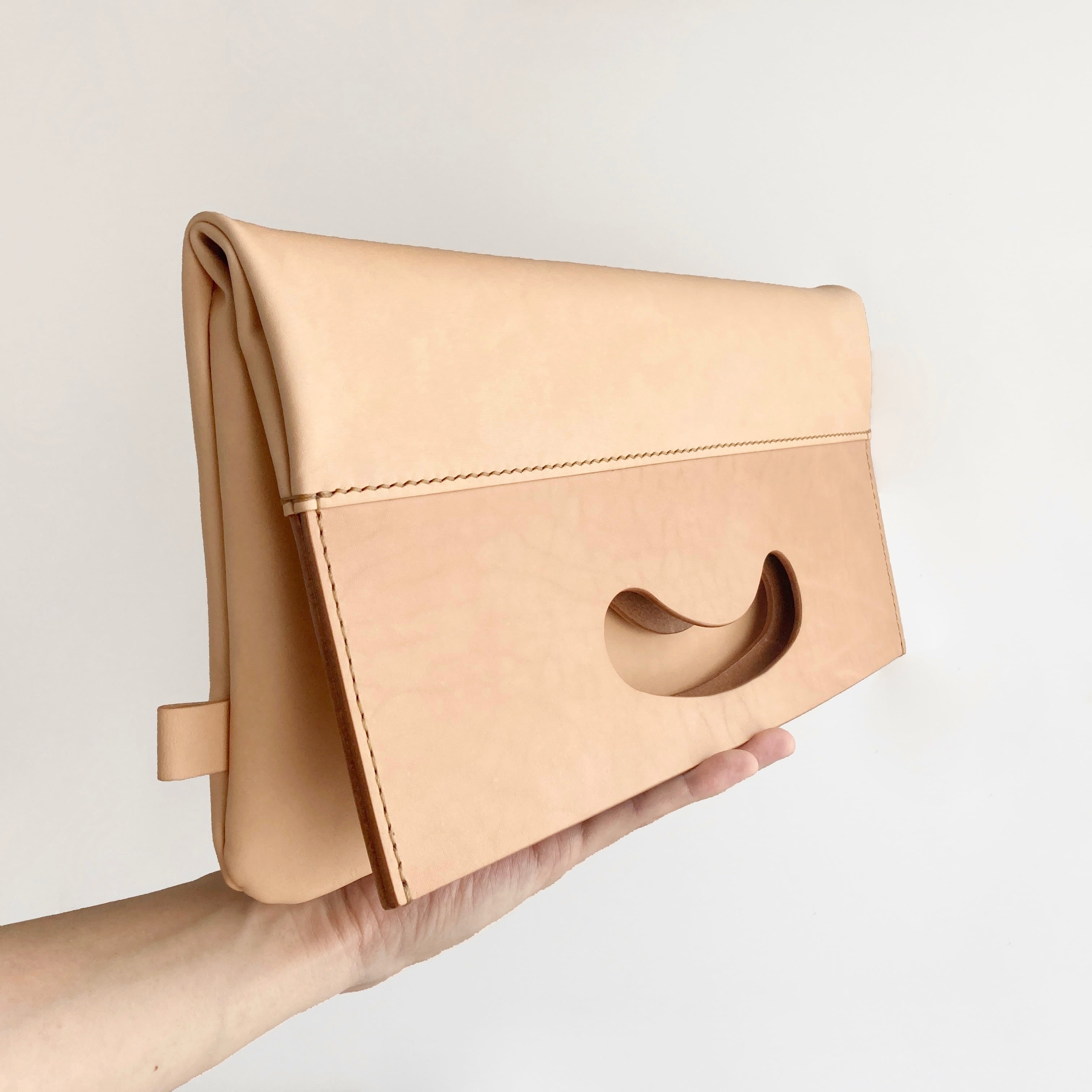 ヌメ革丨クラッチバッグ【nicori/にこり】荷物が増えると機嫌を