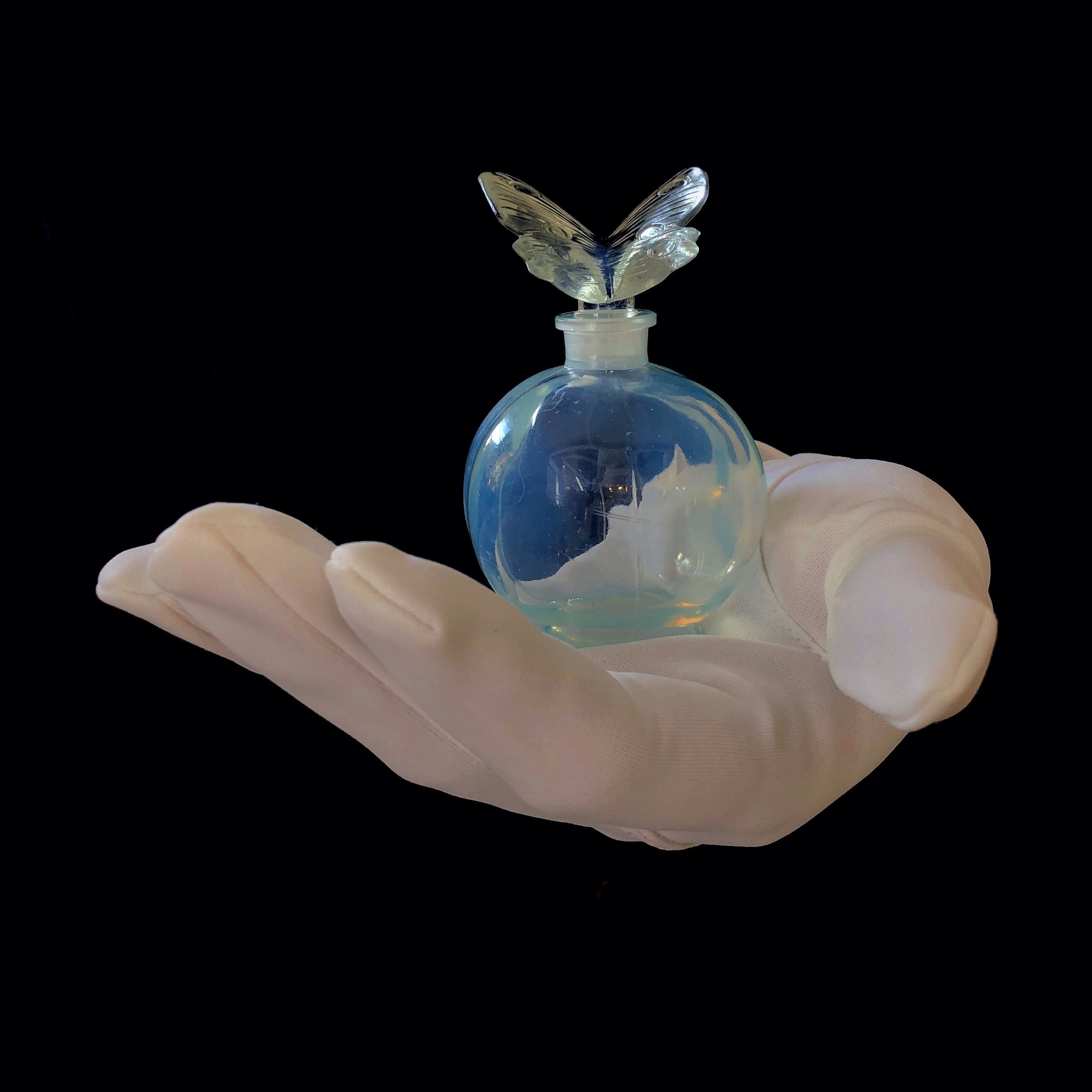 羽ばたく蝶の香水瓶 | メルキュール骨董店
