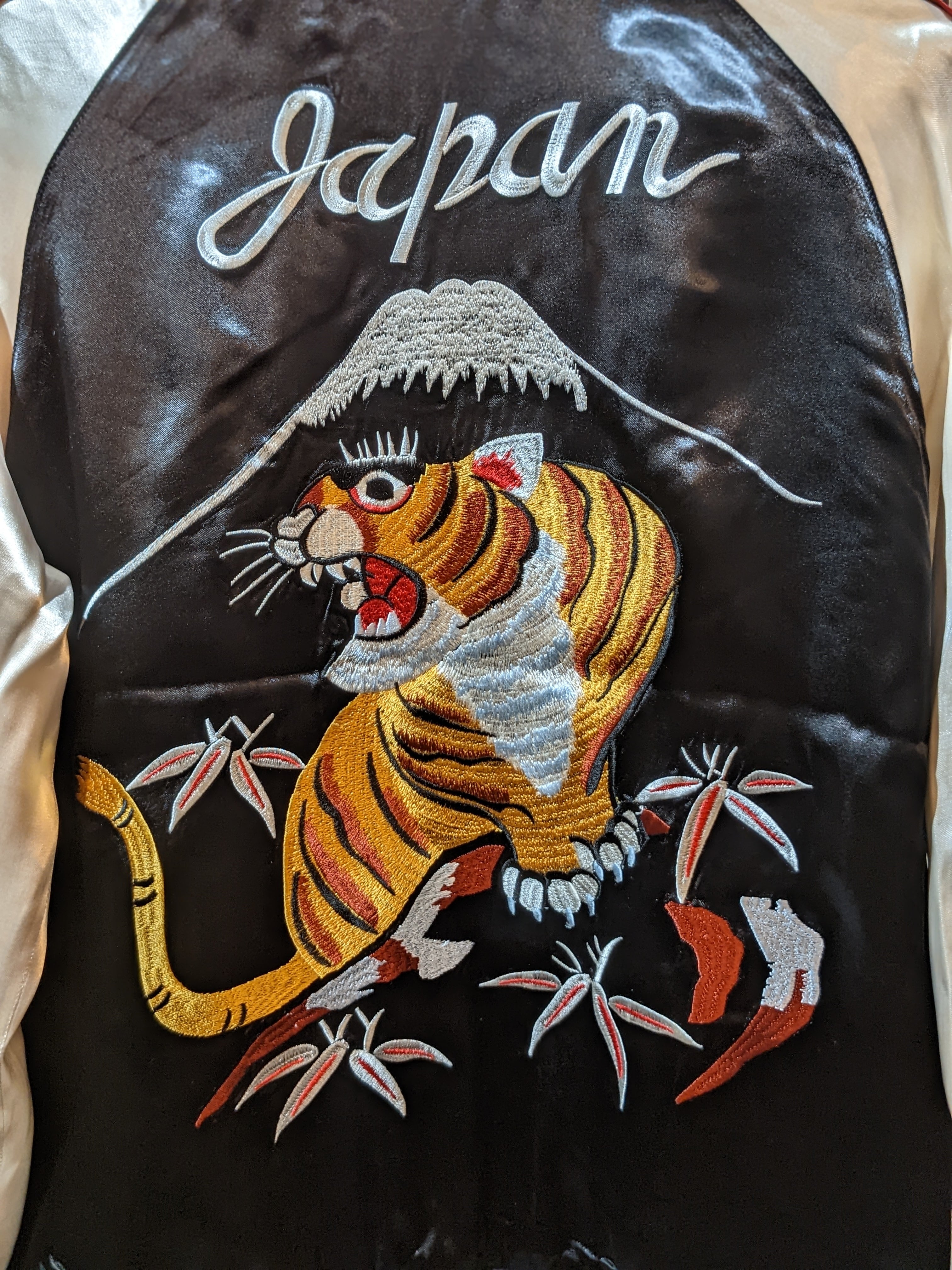 3RSJ-001 富士虎ビンテージ柄刺繡スカジャン ブラック M | 風と地の吾