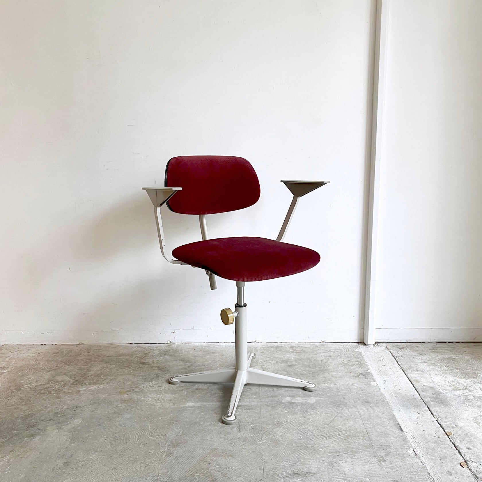 Friso Kramer (フリゾ・クラマー) Drafting Arm Chair for Ahrend de