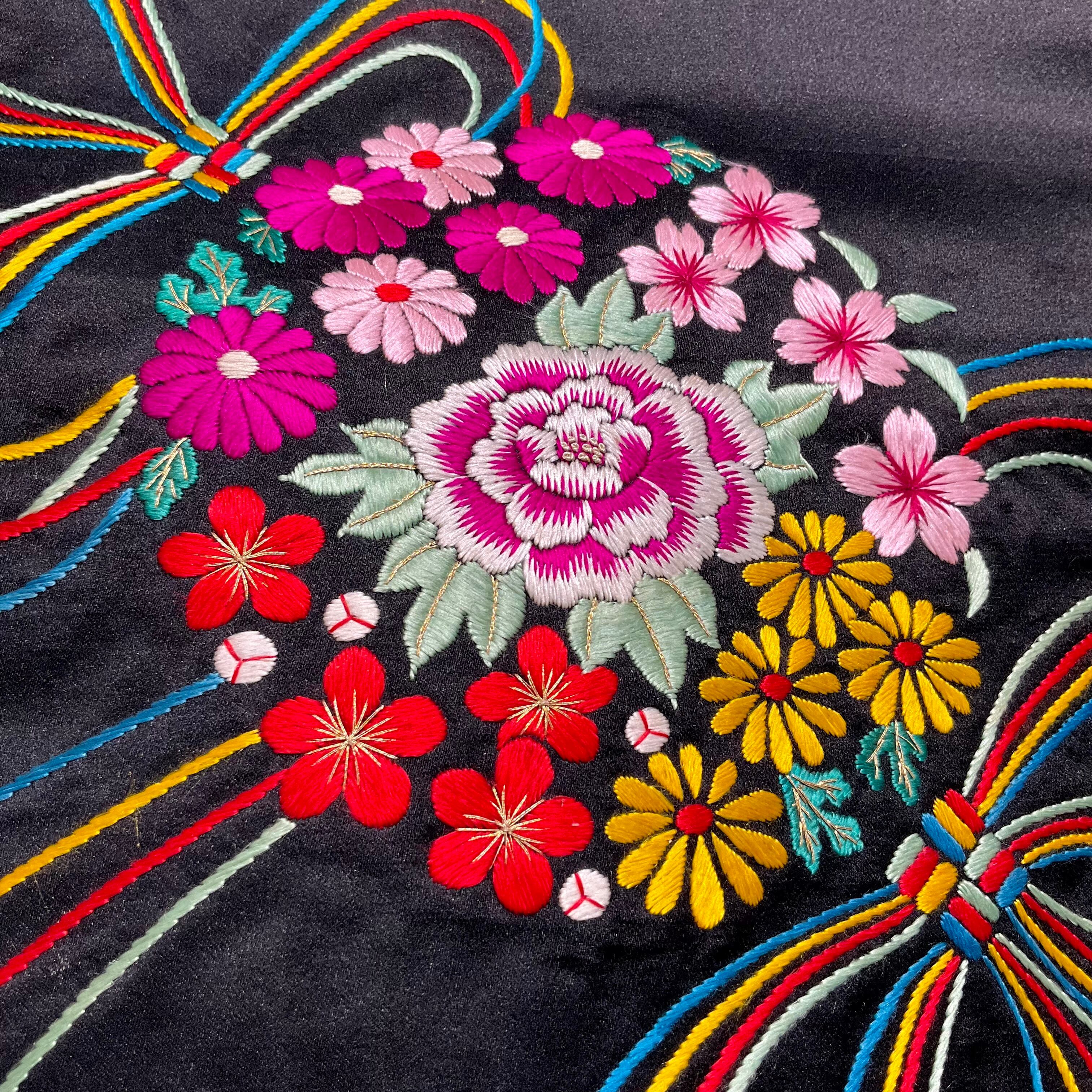 花薬玉＊刺繍 花 牡丹 桜 梅 菊 黒地 繻子 長め！アンティーク名古屋帯