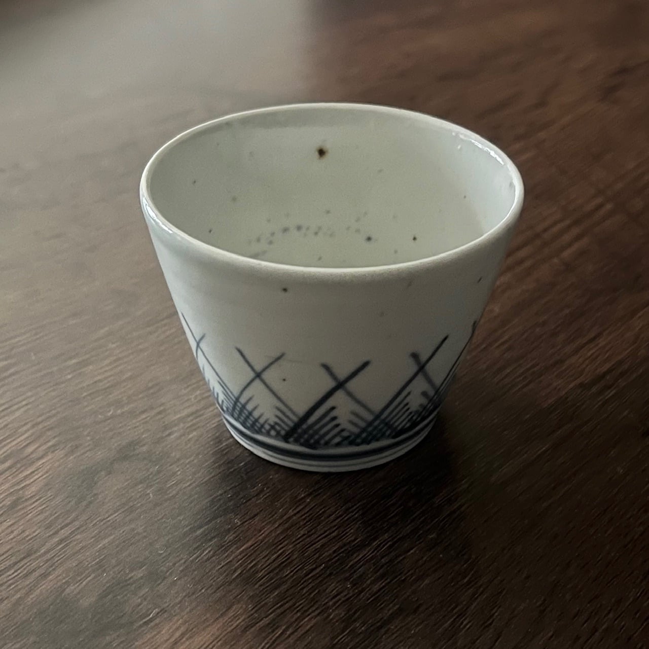 伊万里染付交叉草文（檜垣草）蕎麦猪口 江戸後期 直径7.5cm×高さ約5.5