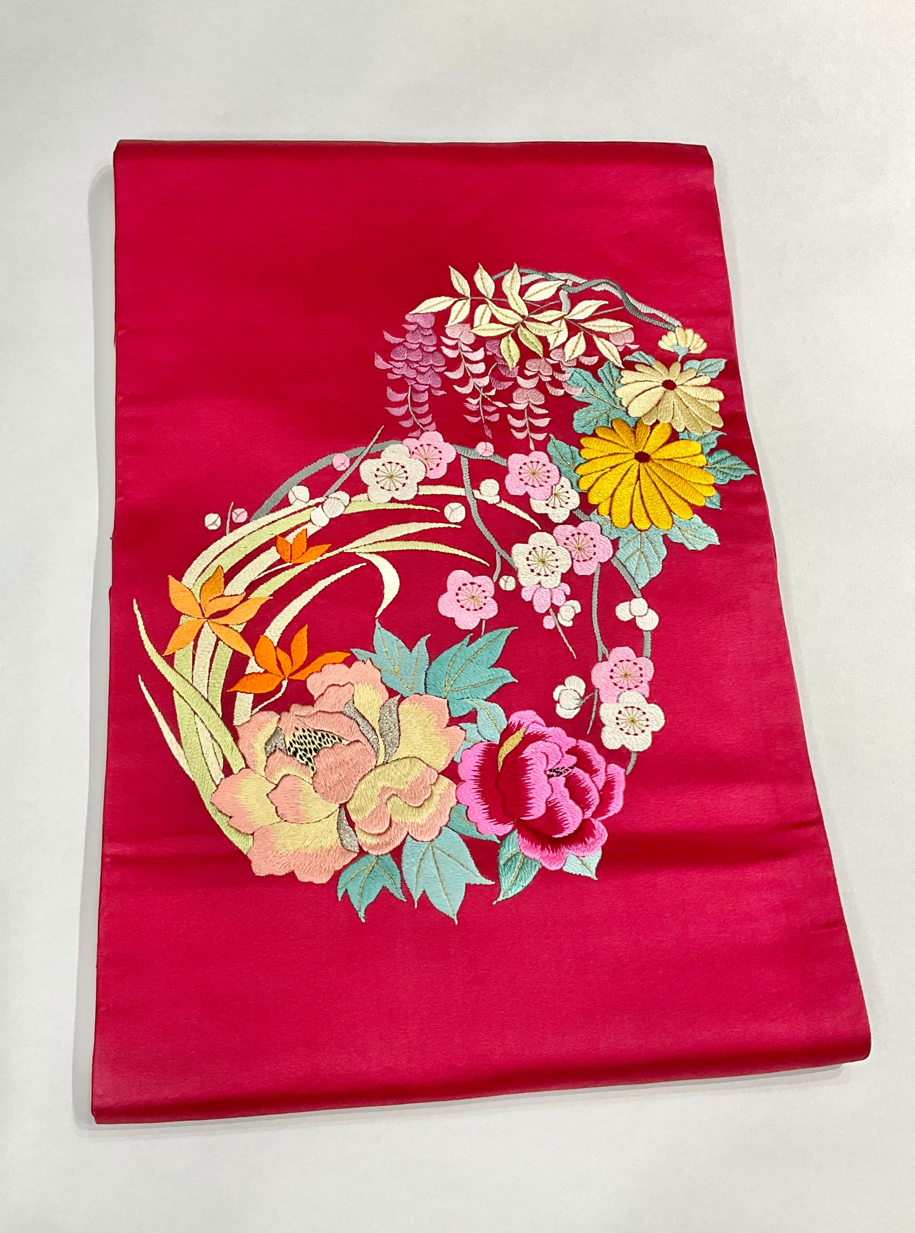四季折々の花丸刺繍 ピンクレッド 繻子＊アンティーク名古屋帯 A157