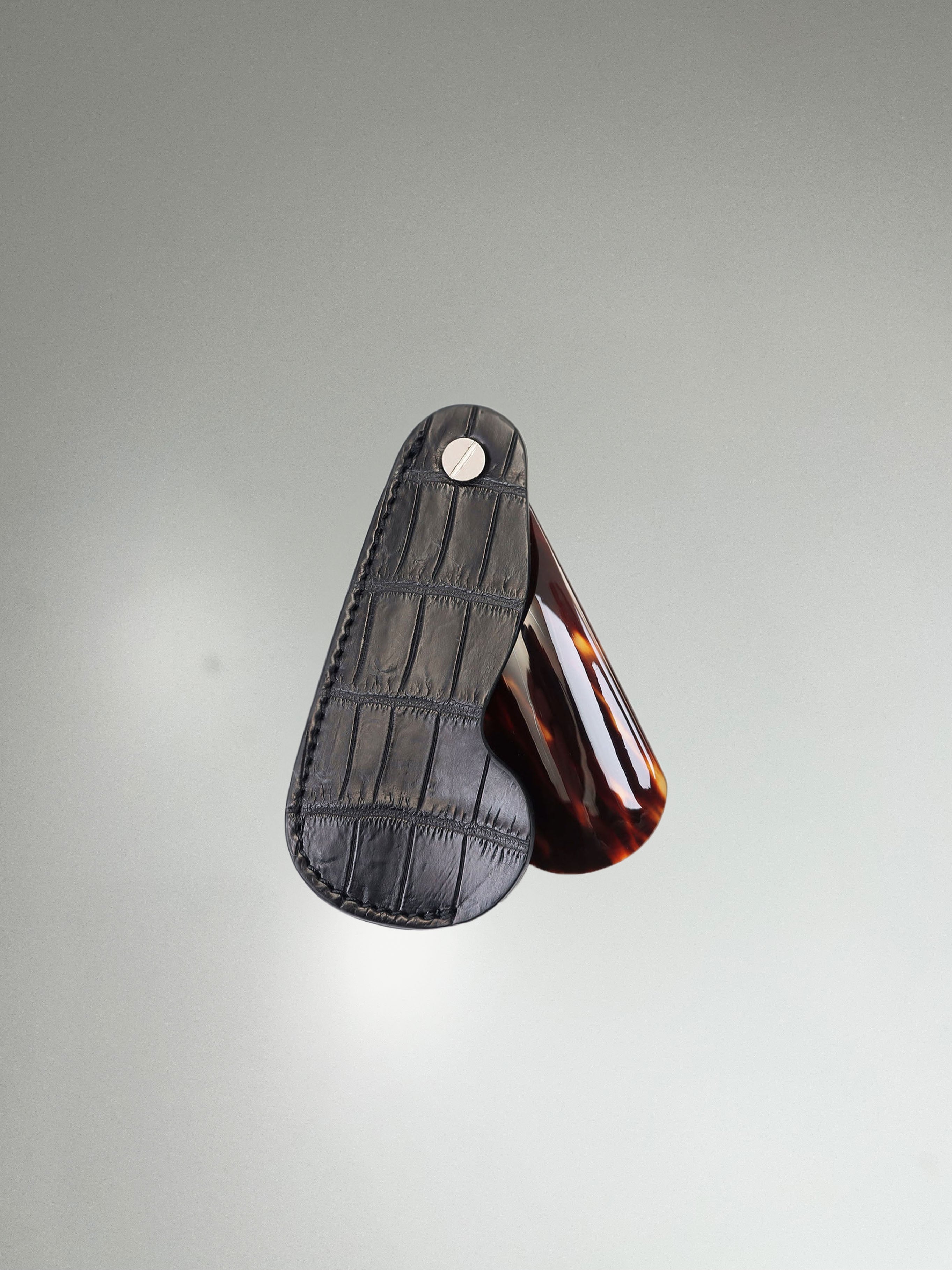 THE SOLE（ザソール）クロコダイルケース鼈甲シューホーン | Leone