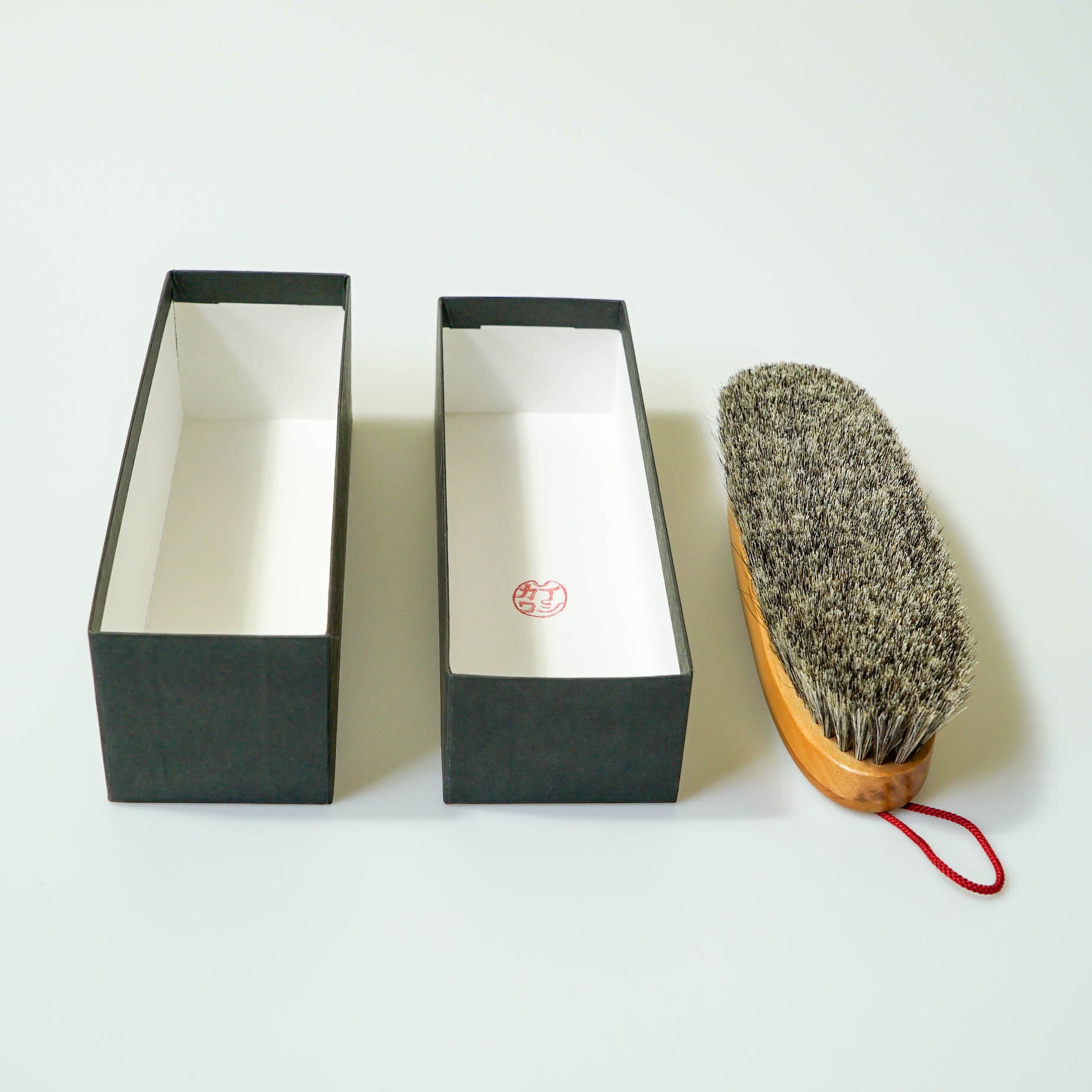 カシミヤ用洋服ブラシ【ブラシの平野】手植え水雷型 / 白馬毛（中古品