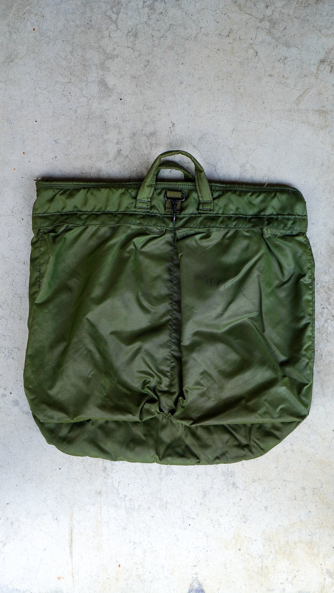 1985】米軍(アメリカ軍) ヘルメットバッグ ブラスジッパー 《US