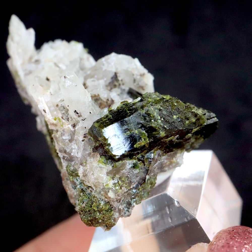 エピドート 緑簾石 クォーツ水晶 12.2g EPD075 原石 鉱物 天然石