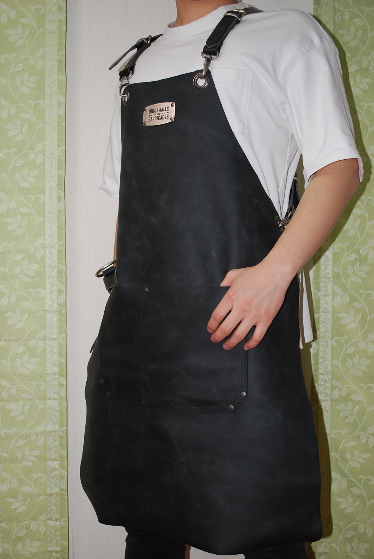 ザ・クラシック Xクロス レザーエプロン ブラック | Brickwalls and