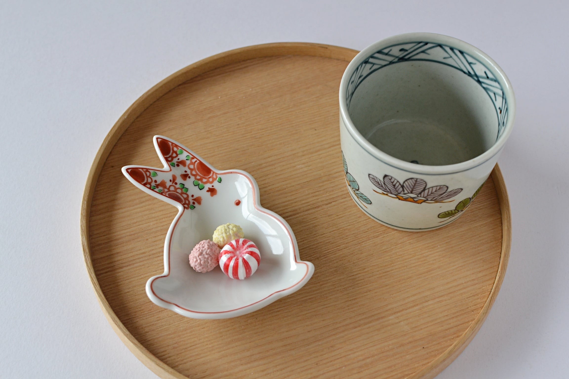 有田焼 兎型三ッ足《豆皿》 / 万歴赤絵兎 | FUCHIGAMI TOJIKI