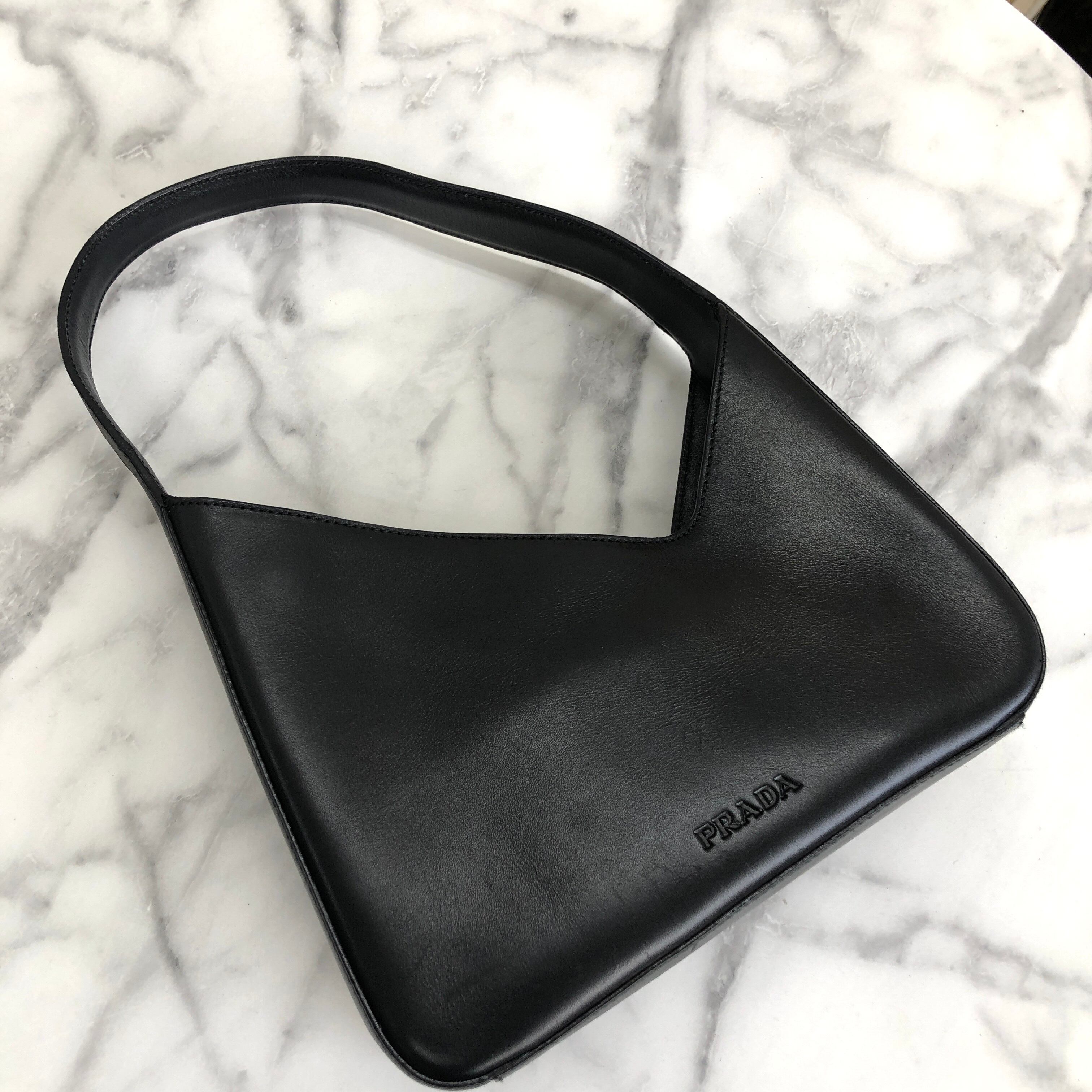 PRADA プラダ アシンメトリー レザー ホーボーバッグ ミニバッグ