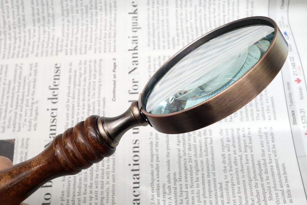 1910年代英国骨董 真鍮 聖書を読むための折り畳み拡大鏡 携帯に便利な