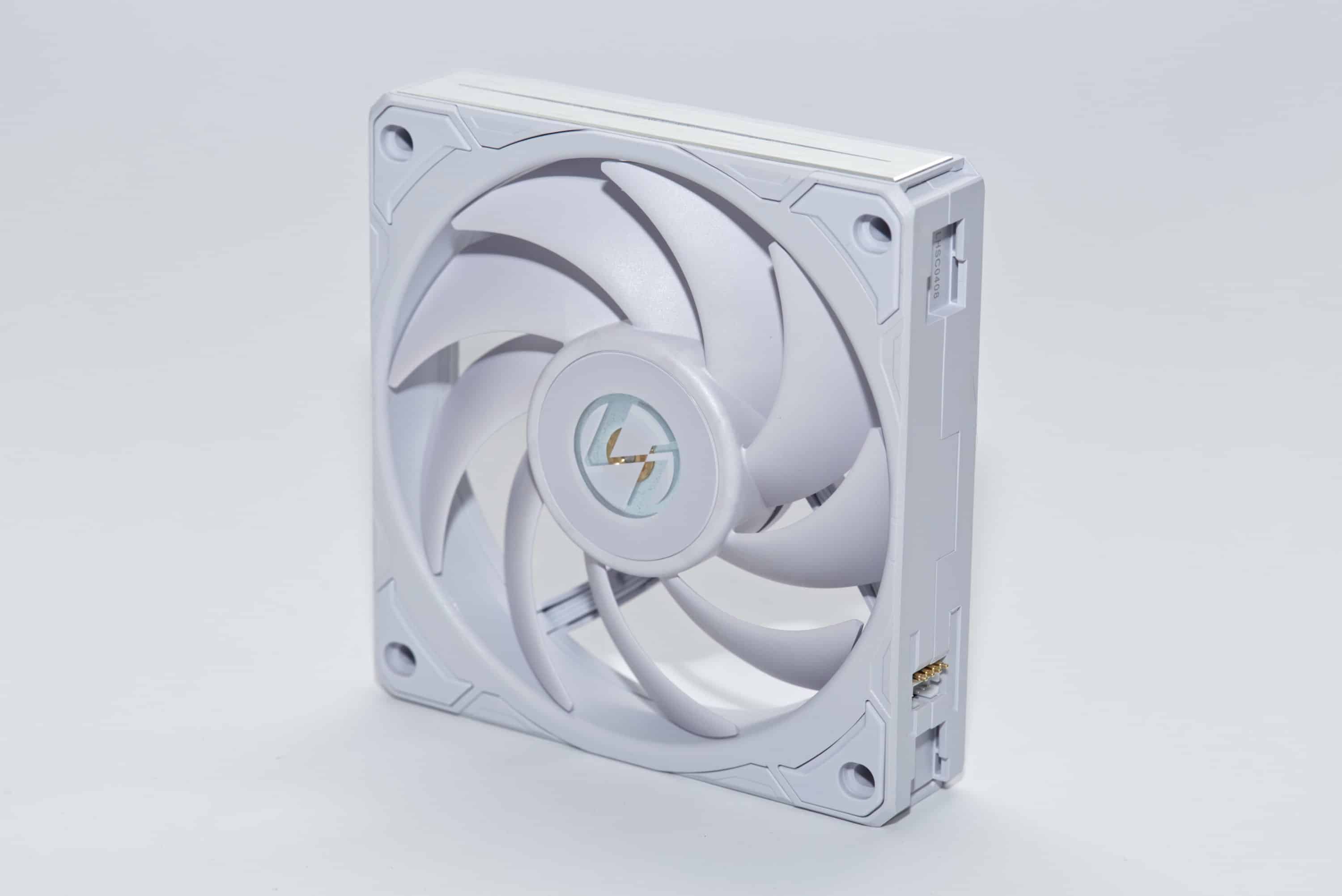 Lian Li Uni Fan P28 review - thick fan with high performance