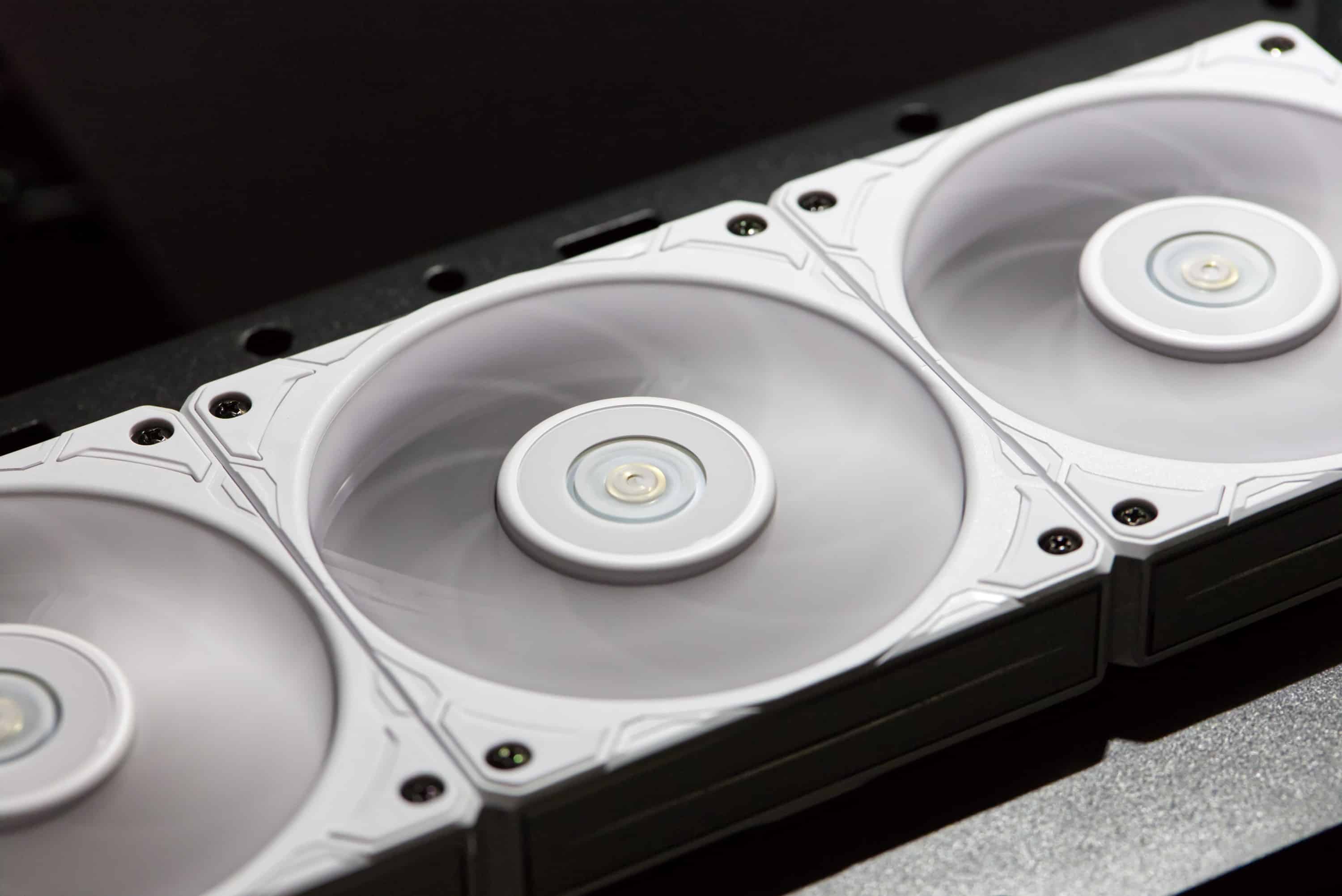 Lian Li Uni Fan P28 review - thick fan with high performance