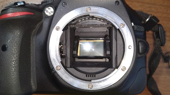 ニコン D5200 ダブルズームキット [レッド] 価格比較 - 価格.com