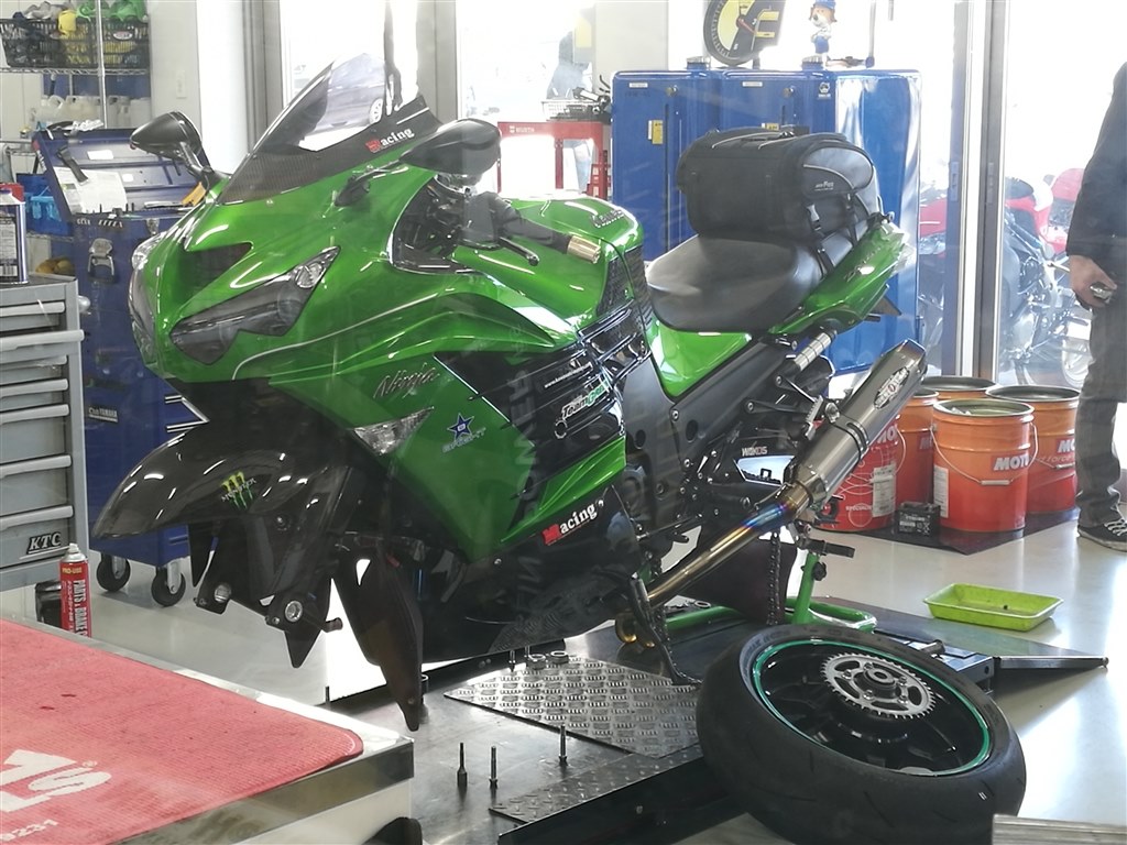 ZX-14Rタイヤ交換。α13からピレリ DIABLO ROSSO II。』 カワサキ