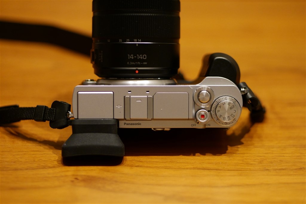 シルバーボディ+ハンドグリップ+アイカップ』 パナソニック LUMIX DC