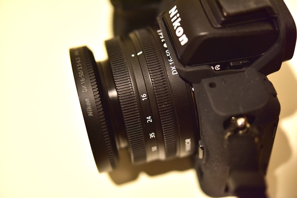 レンズフードが気に入らない』 ニコン NIKKOR Z DX 16-50mm f/3.5-6.3