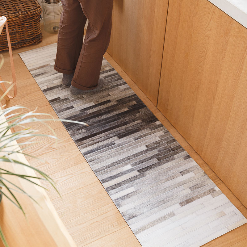 カウハイドラグ、カウレザーラグ、ハラコラグ 毛並みのある牛革を使用