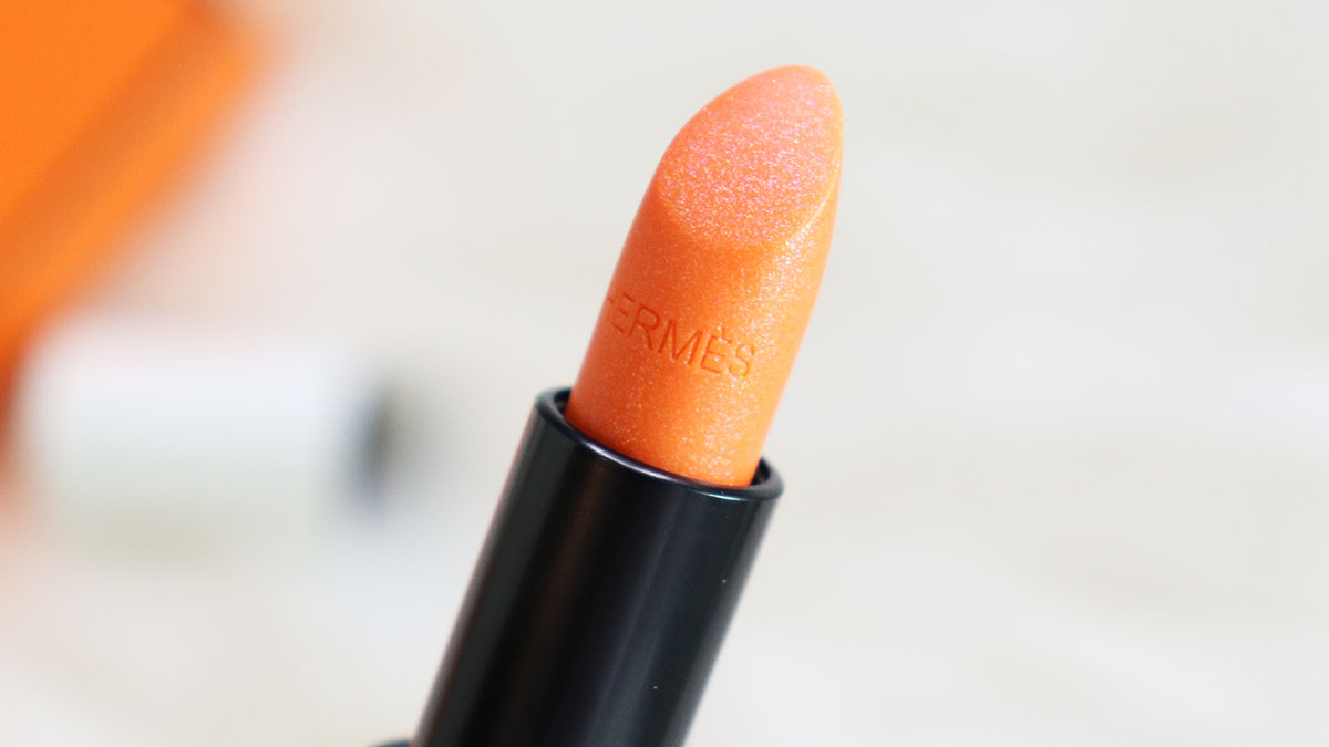 ポピーリップシャインでナチュラル美血色唇仕上げ。ラメの輝き・軽い