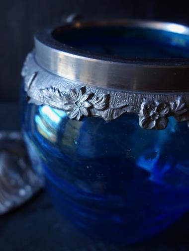 西洋アンティーク フランス 青いガラスのボンボ二エール・ビスケットジャー