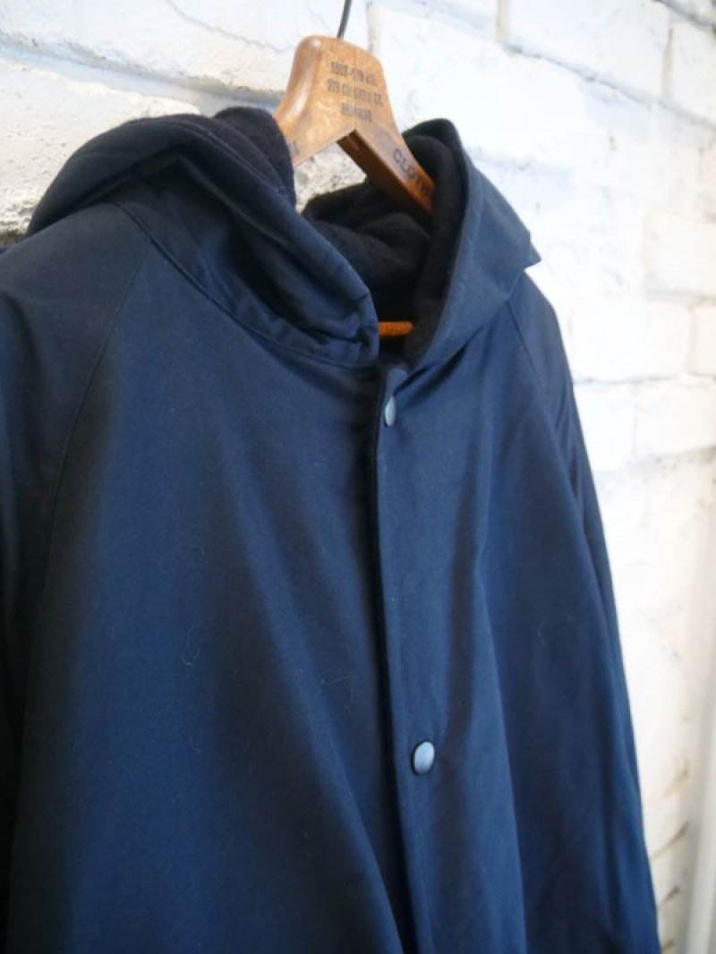 COMOLI コットンシルクフーデッドコート