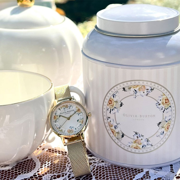 オリビア・バートン クラシックな2トーンカラースクエアウォッチ