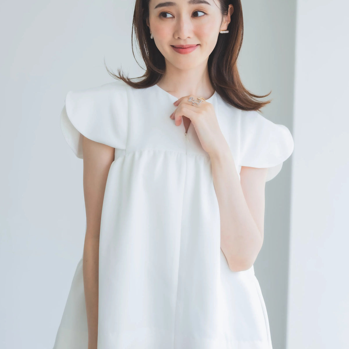 美人トップス ペタルスリーブ（ホワイト）【お上品な授乳服のお店bitnabi】
