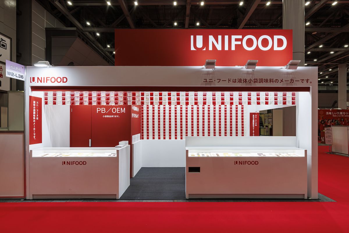 赤と白のインパクトと「試食」で大盛況！｜FOODEX JAPAN 2024 | SUPER