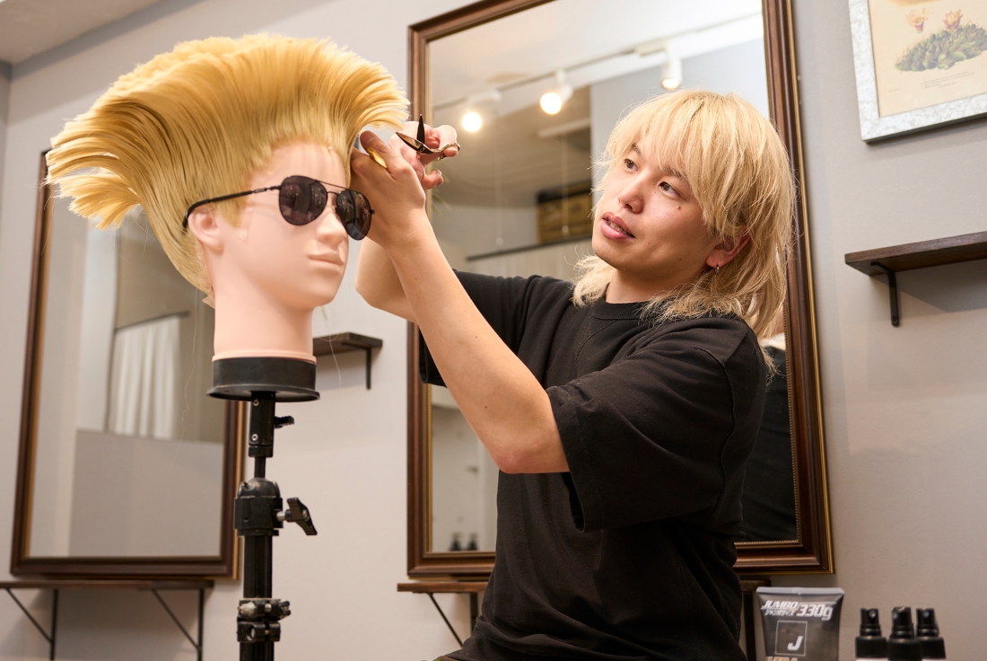 ストリートファイター「ガイル」の髪型を完全再現 ─ さとけんが挑む