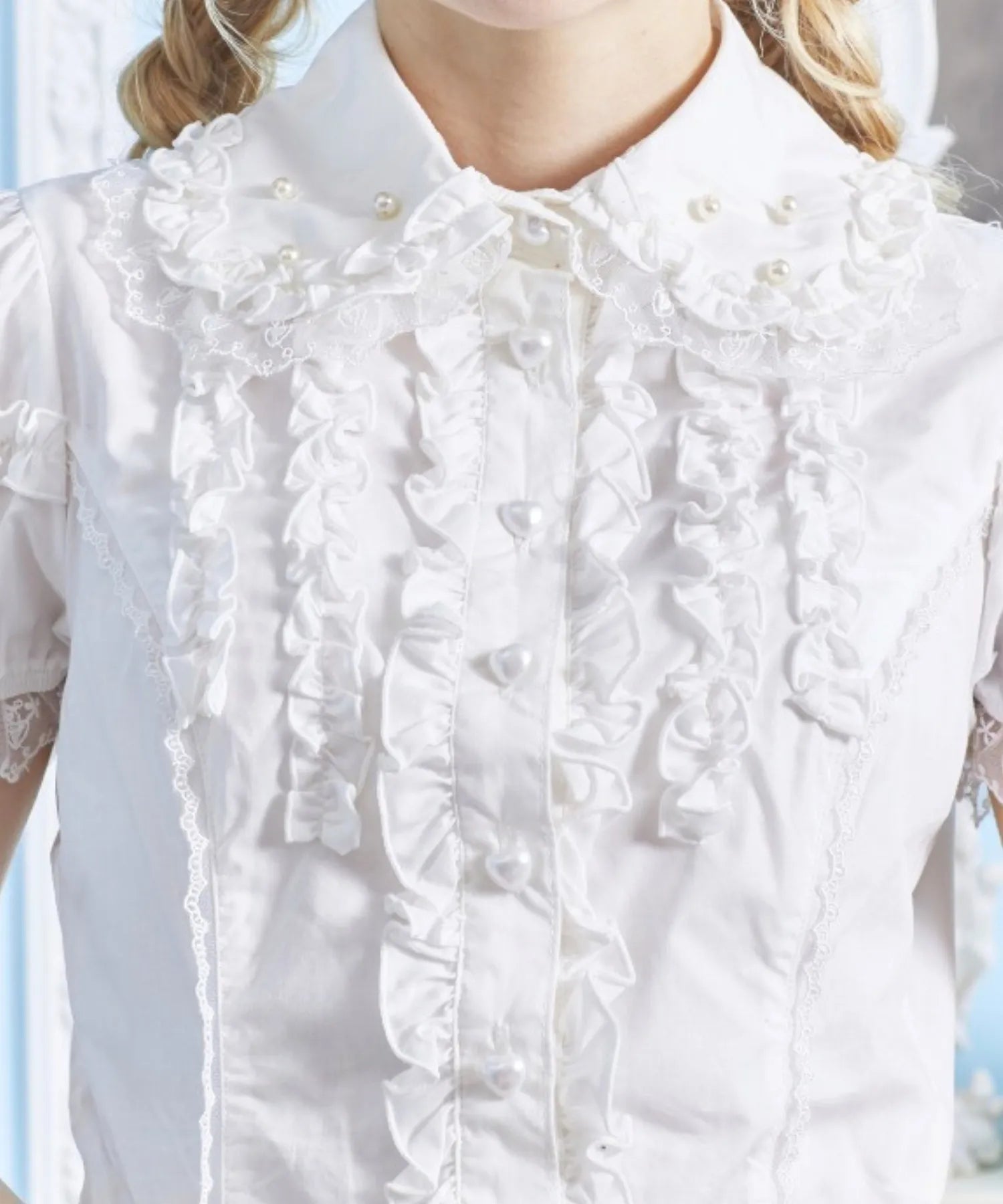 Frilled blouse with pearl | BODYLINE & LunaBelle
