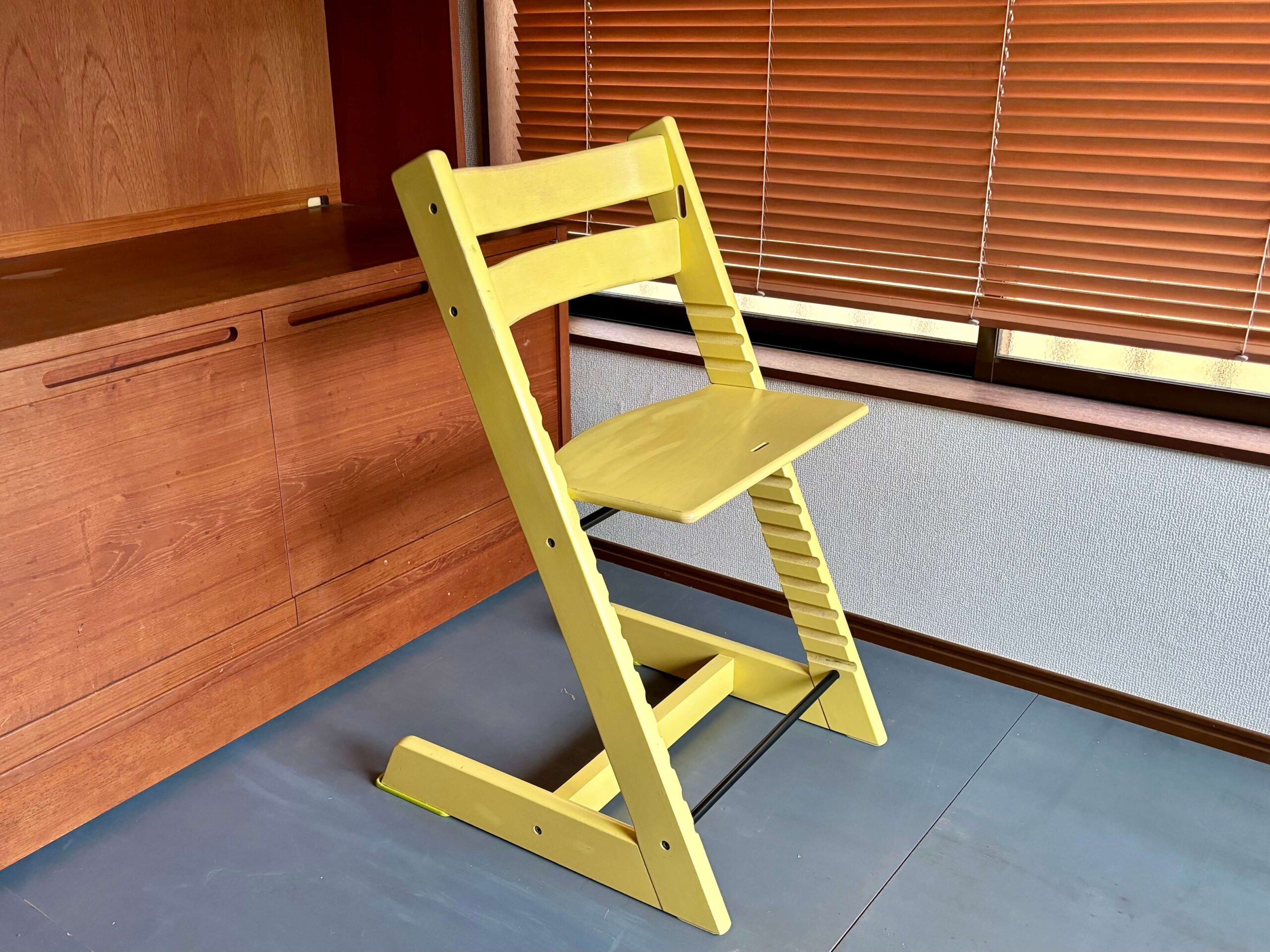 No.10970「STOKKE〈トリップ トラップ〉ハイチェア：イエロー」SOLD