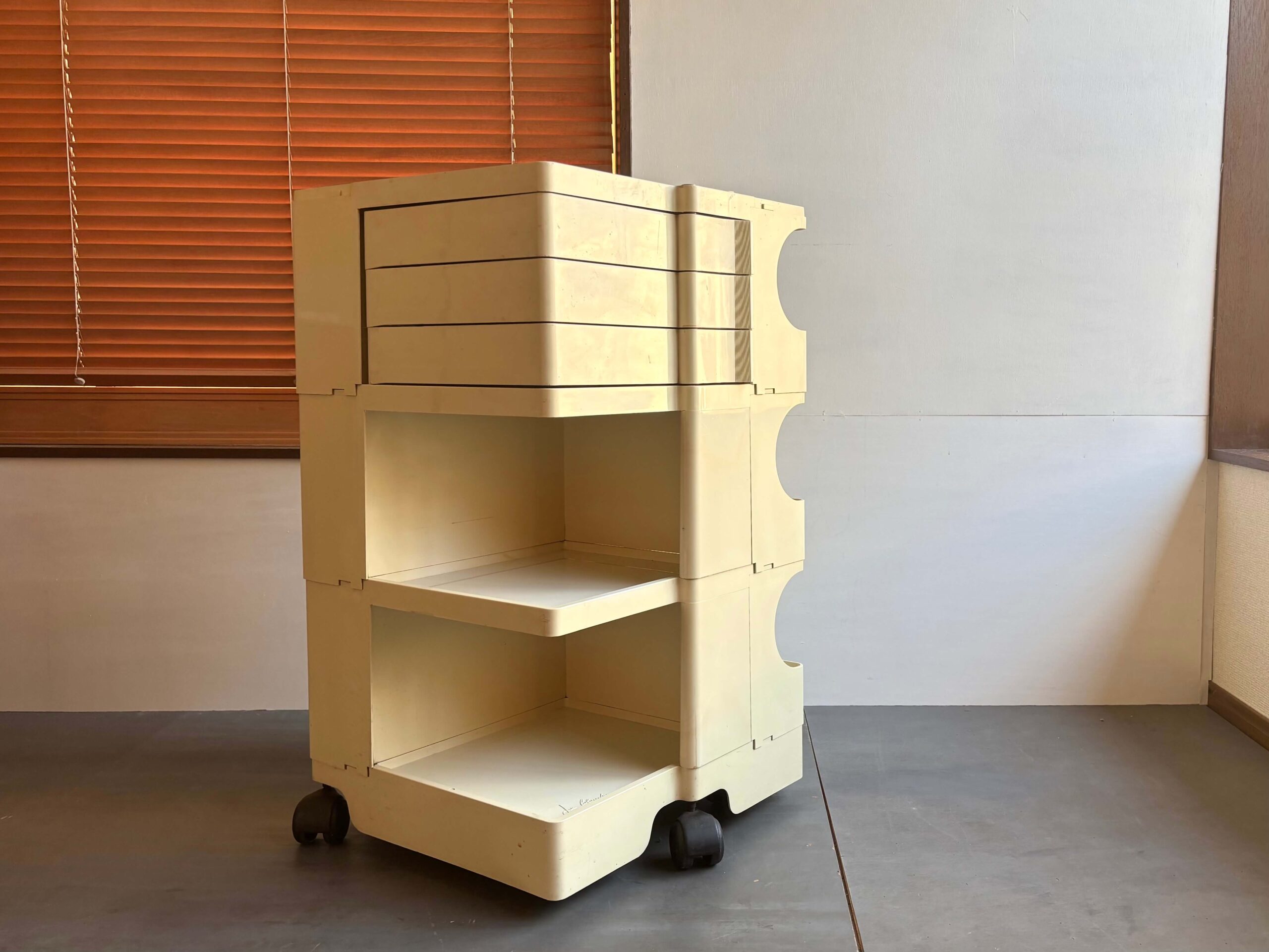 kartell社製 マガジンラック マガジンラック｜Kartell｜カルテル