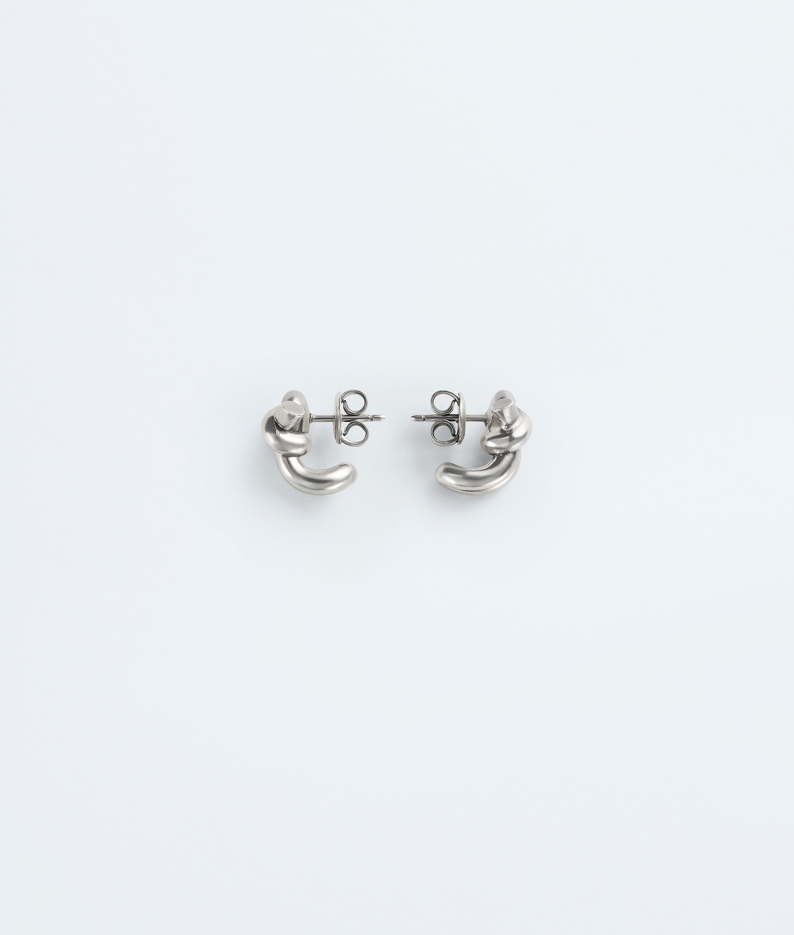 ノット ピアス のために ウィメンズ で シルバー | ボッテガ・ヴェネタ JP