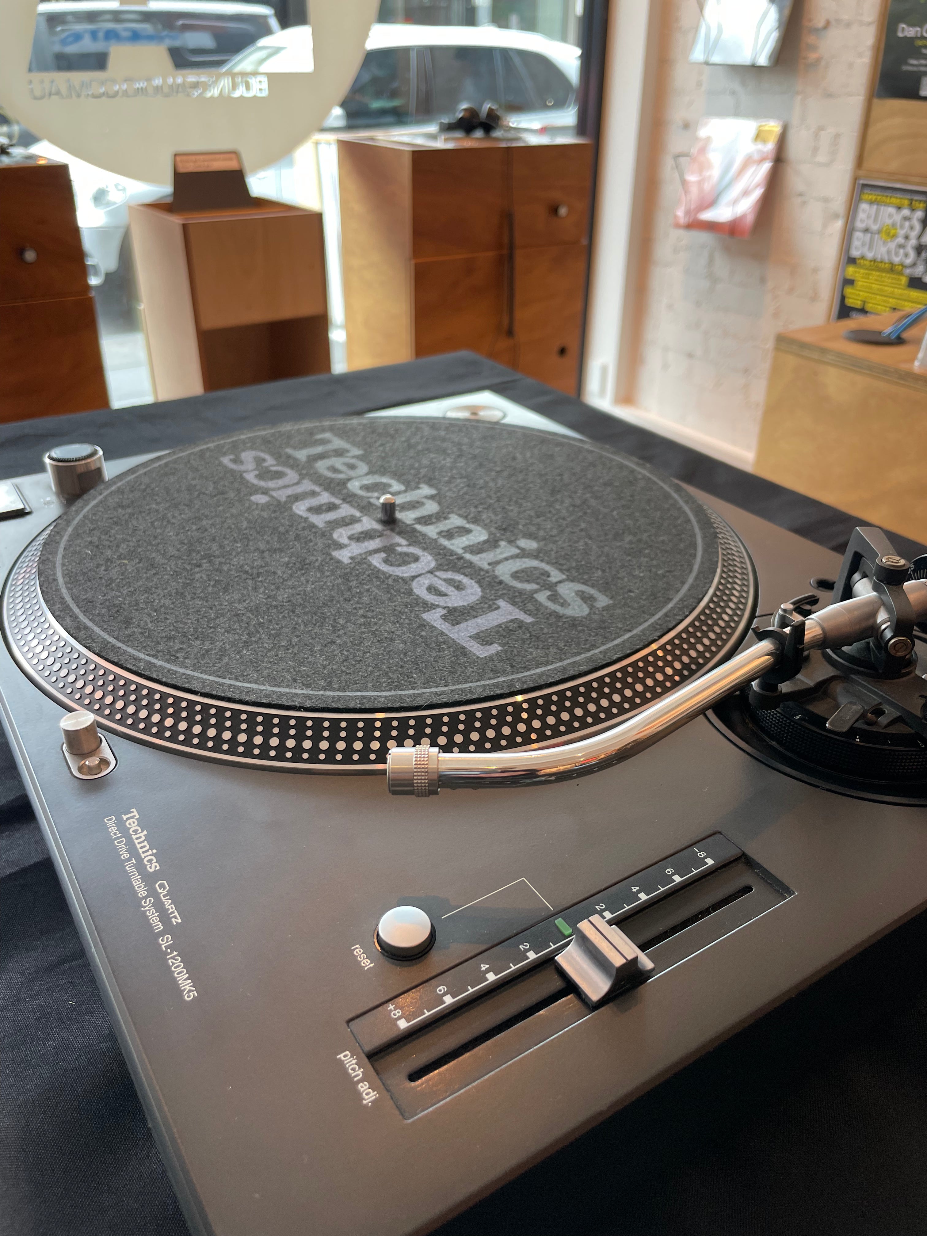 Second Hand) Technics SL-1200MK5 Black Direct Drive Turntable