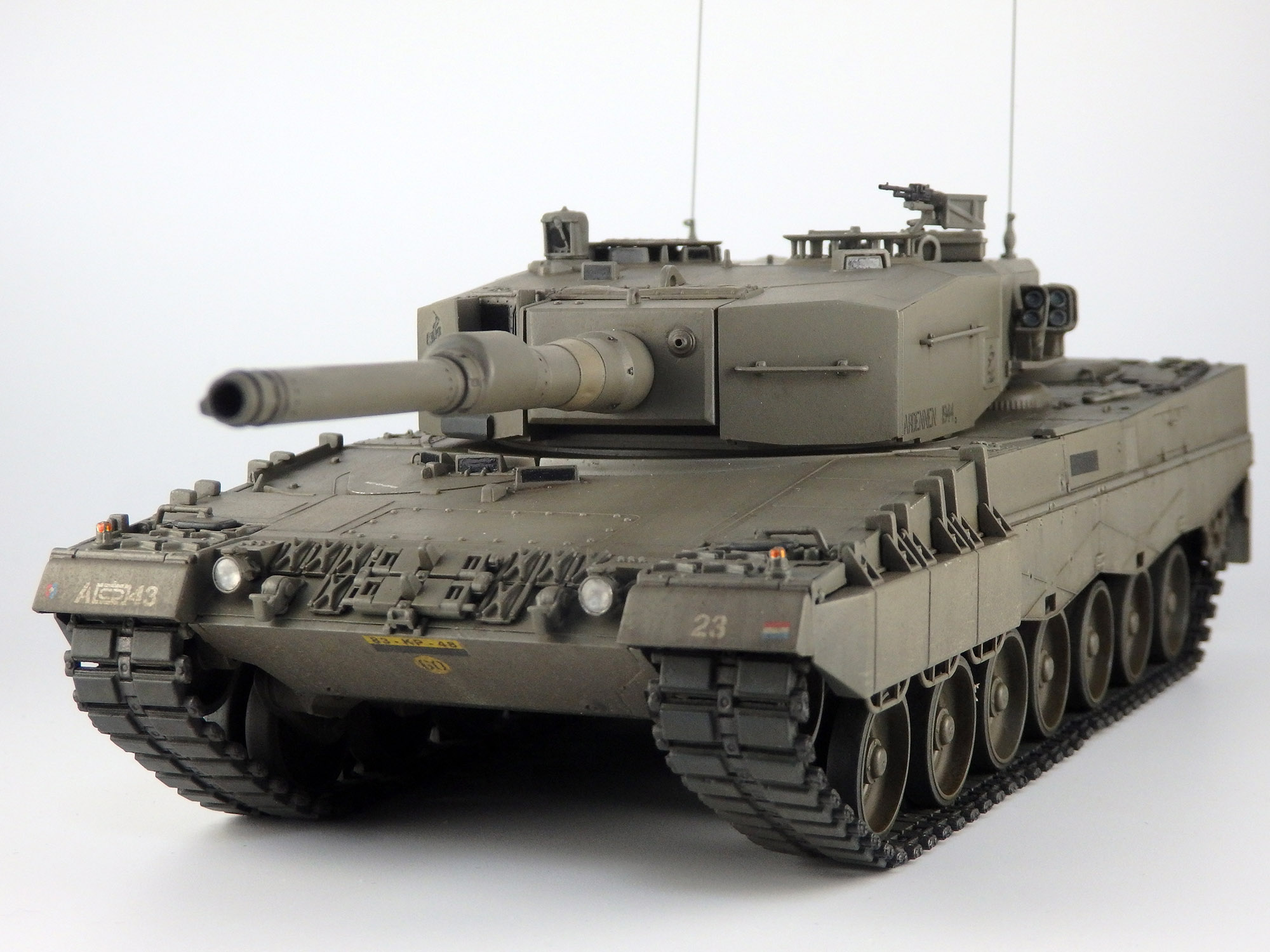 レベル1/35 レオパルト2A4NLを作る - ナイトウモデルズ